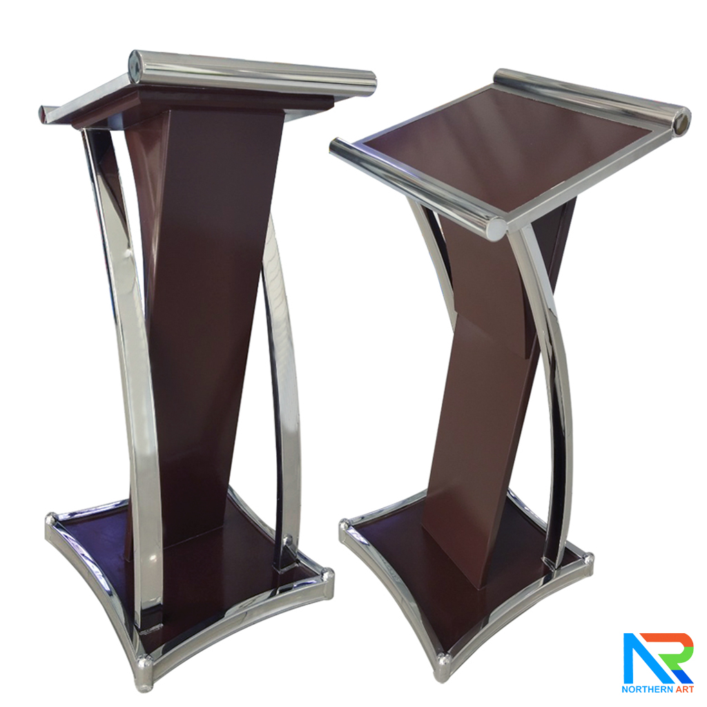 โพเดียมไม้สีโอ๊ค ตกแต่งสแตนเลส เกรด304 ขนาด (W) 47 x (D) 44 x (H)120 cm.