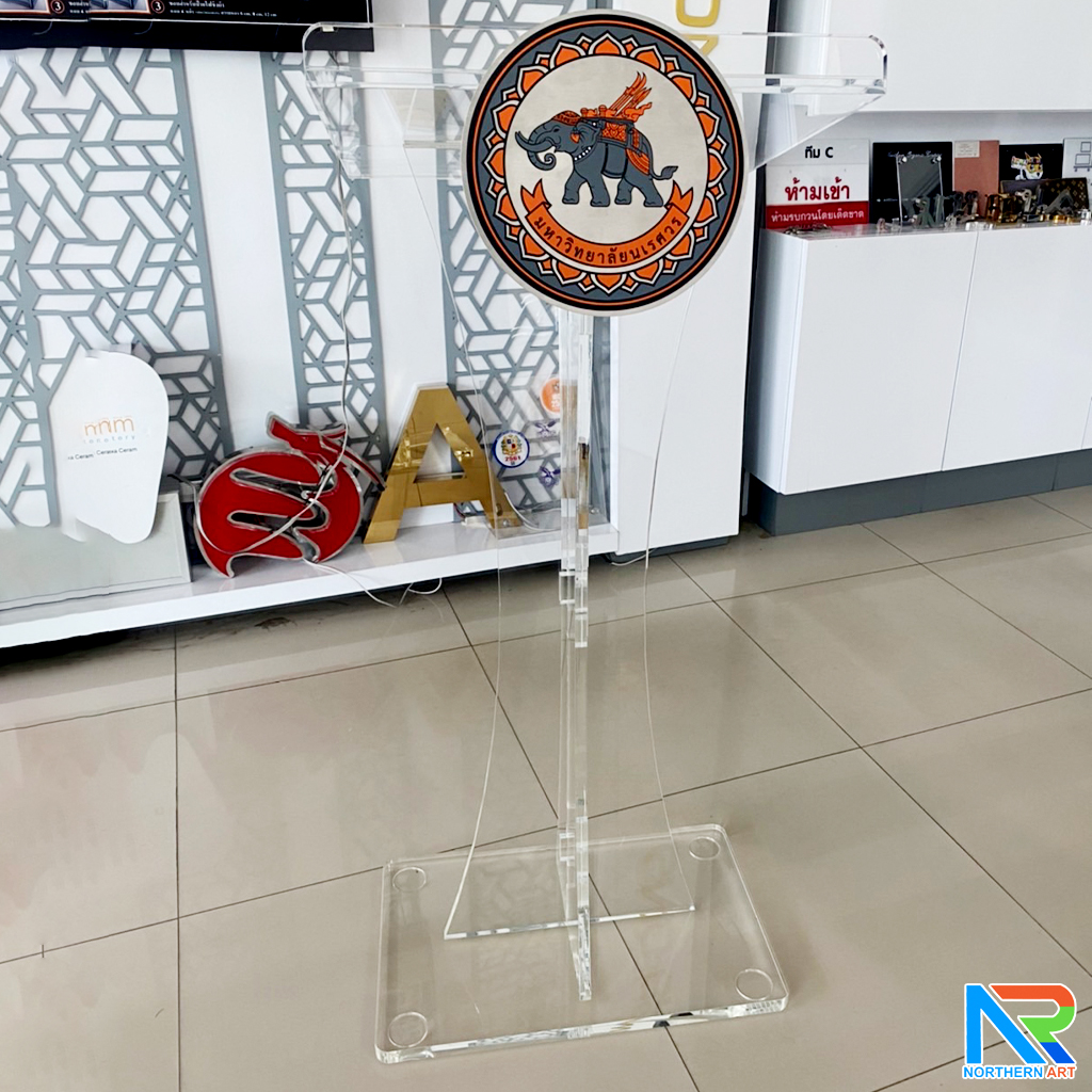 โพเดียม อะคริลิคใส AC-03 ขนาด (W)50 x (L)44 x (L)120 cm. TOP เอียงพร้อมกันตก วัสดุอะคริลิคใส หนา 10-20 มม.