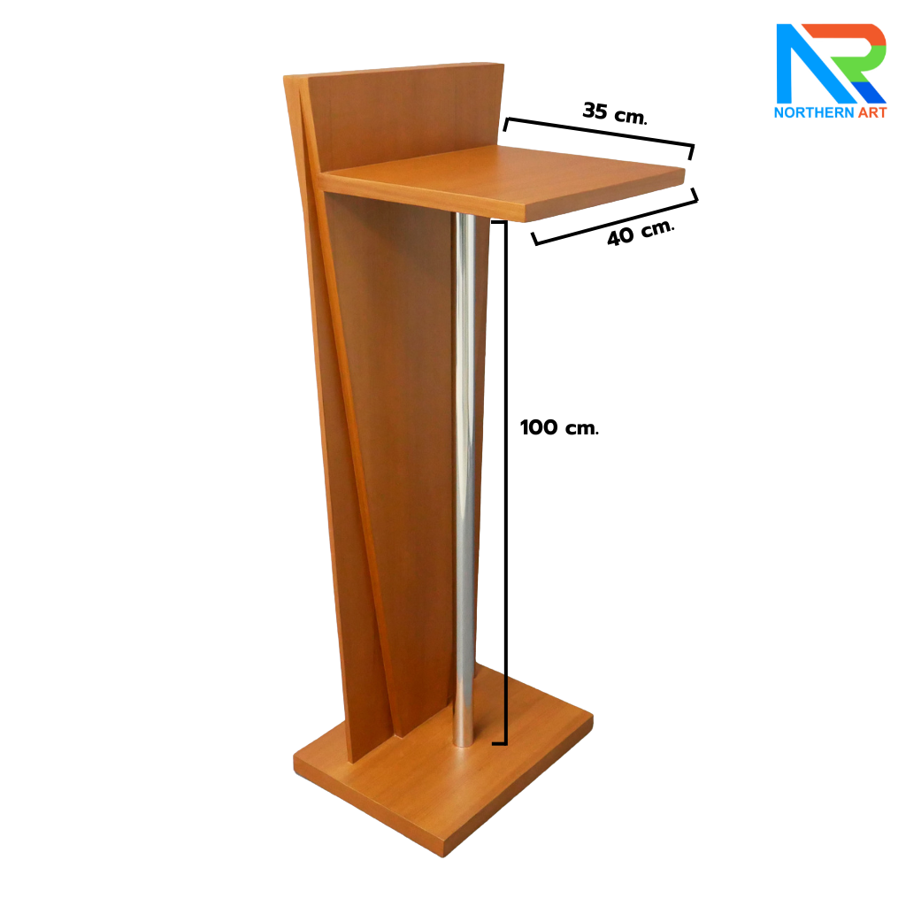 โพเดียมลายไม้สีสัก ทรงสามเหลี่ยม ขนาด (W) 45 x (L) 35 x (H) 120 cm. ด้านหน้าอะคริลิคใส ติดหมุด สำหรับติดโลโก้