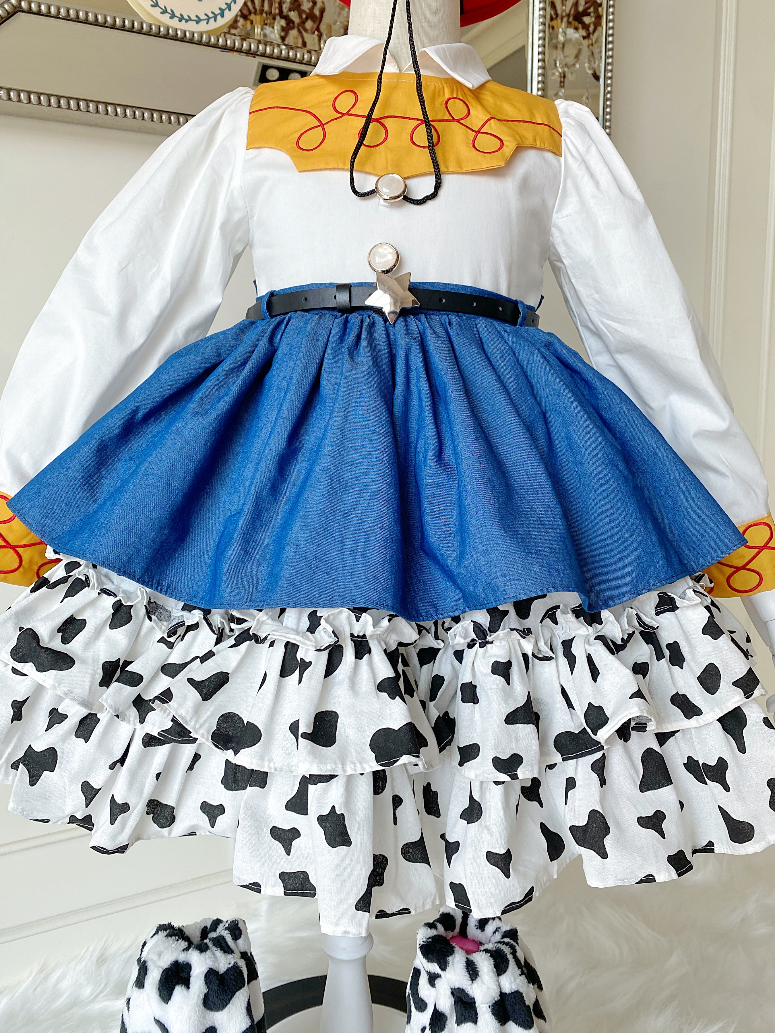 (เซต 4 ชิ้น) ชุดคอสเพลย์งานไฮพรีเมี่ยม เจสซี่ Jessie (Toy Story) ครบเซต (ชุด+เข็มขัด+หมวก+ปลอกขา)