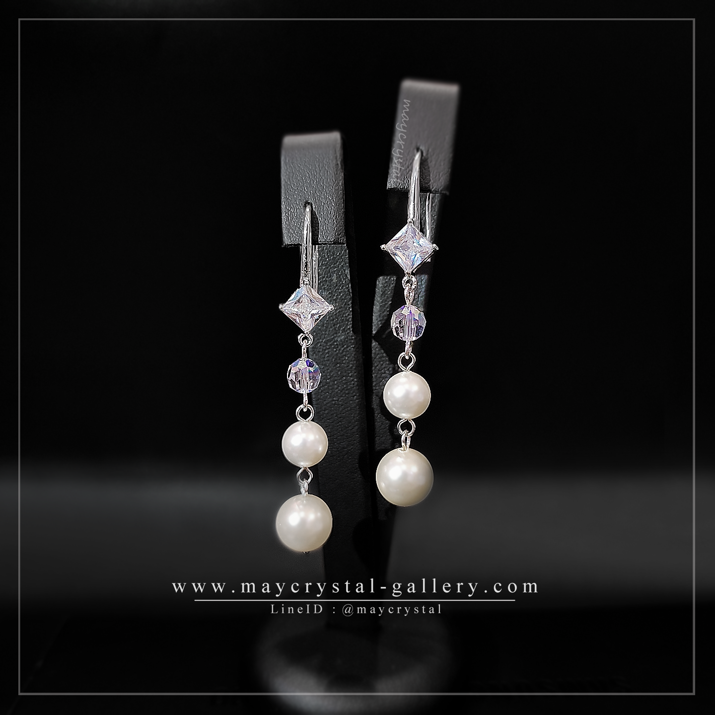 ต่างหูมุกแก้ว และคริสตัลจากยุโรป (Embellished with Crystals from Austria)