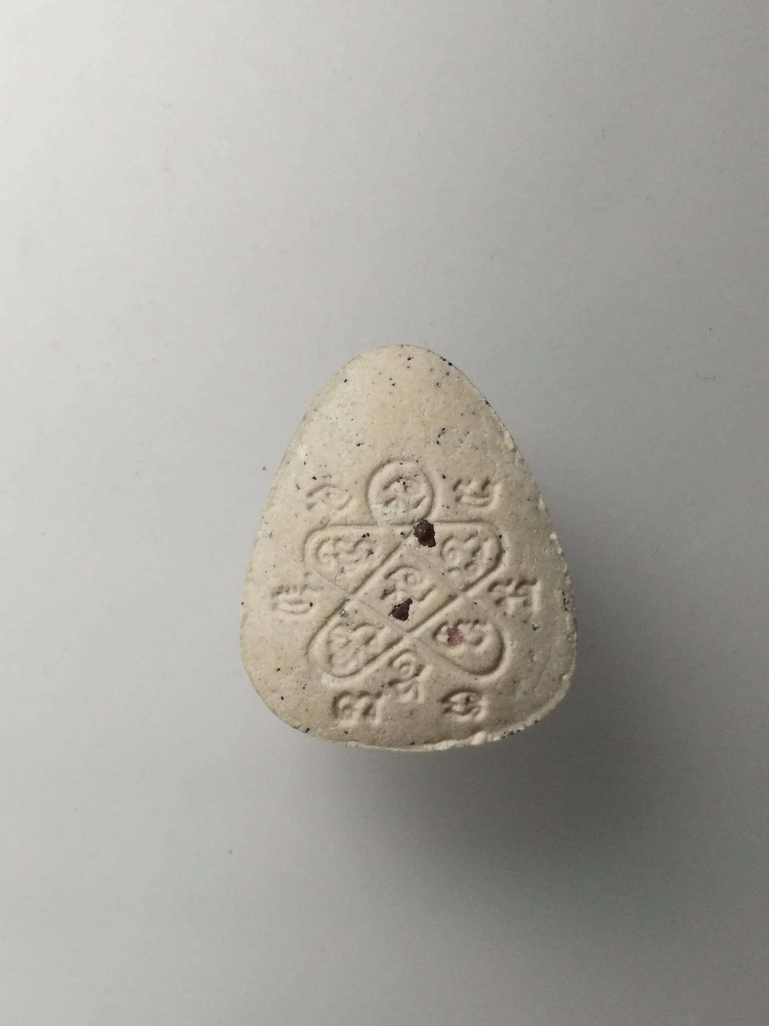 G830 พระปิดตาหลังยันต์ห้าฝังพลอยย้อนยุค