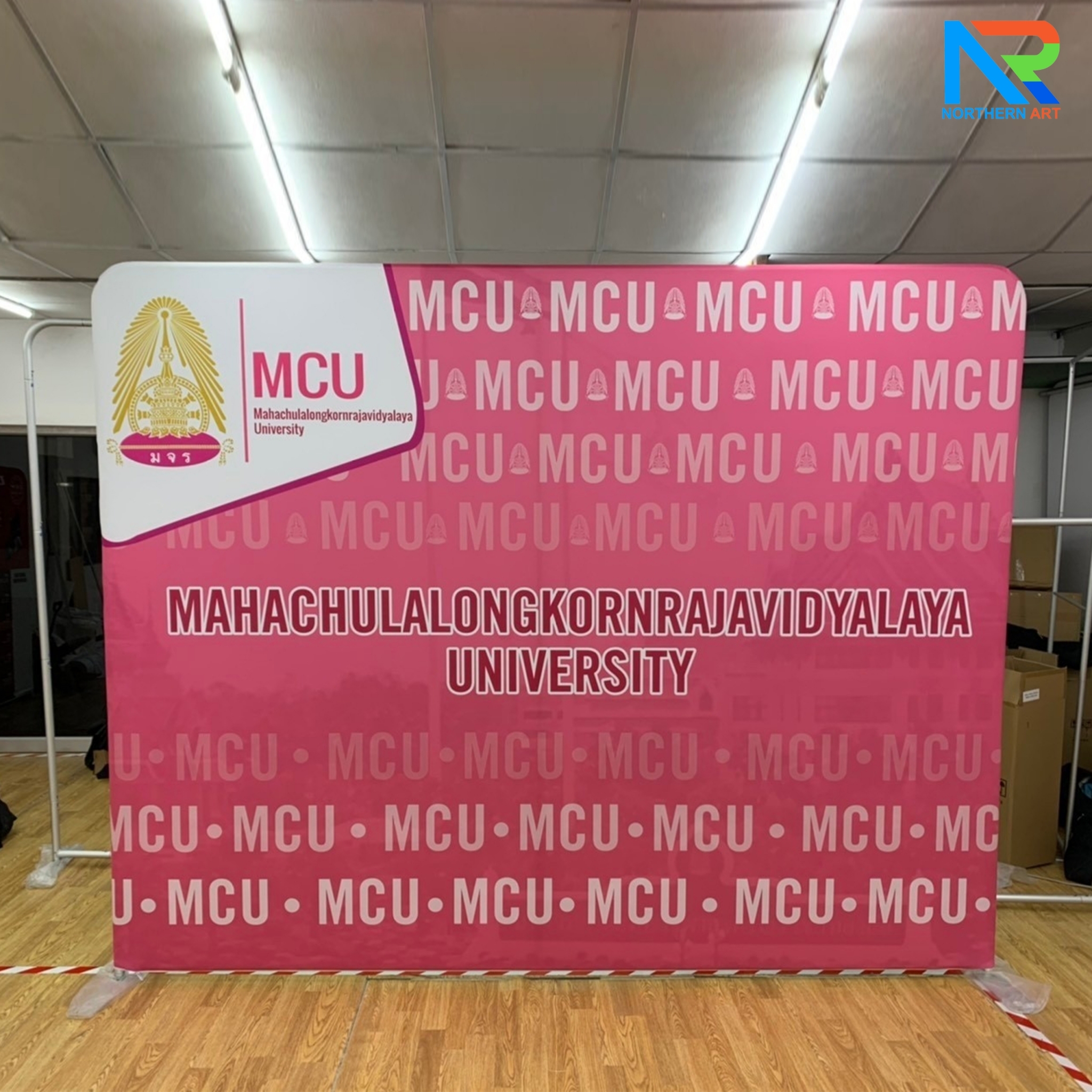 แบคดรอปผ้า (Fabric Backdrop) รุ่นตรง Savvy ขนาด (H)180 x (W)120-1000 cm. โครงอะลูมิเนียม ถอดประกอบได้ แถมฟรี! กระเป๋าใส่อุปกรณ์ 1 ใบ