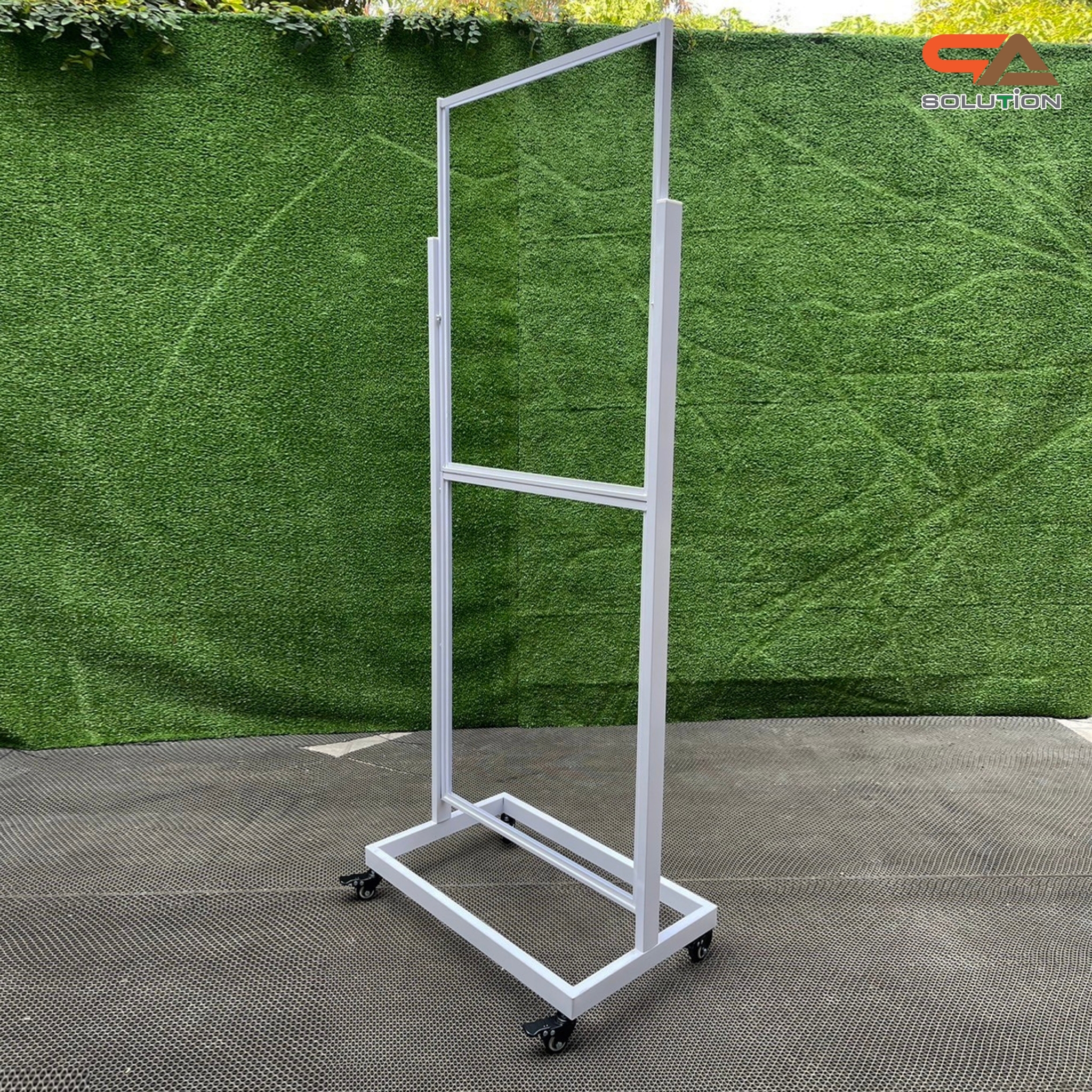 ป้ายตั้งพื้นเหล็ก กรอบคู่ สีขาว มีล้อ (W) 58 × (L) 73 x (H) 160 cm. สอดงานด้านบน โชว์ภาพ2ด้าน ถอดประกอบได้