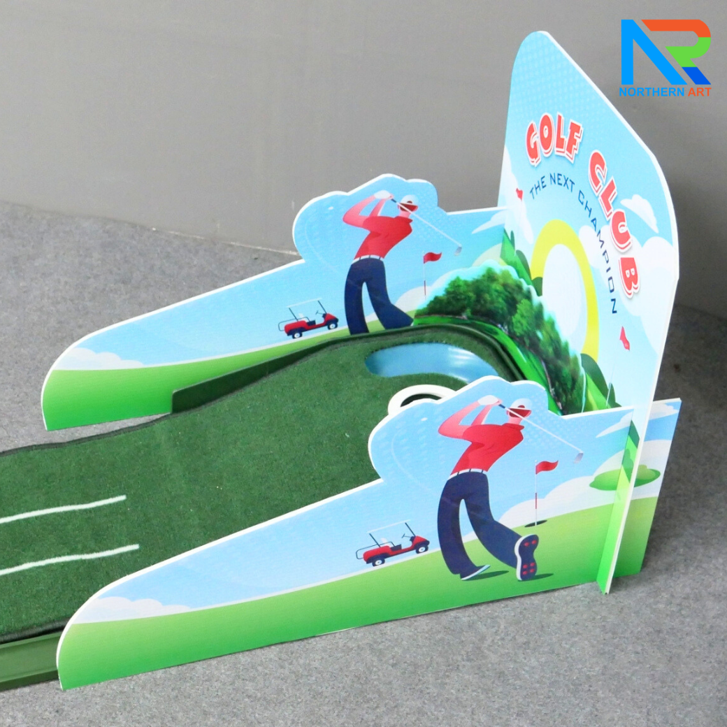 เกมส์กอล์ฟ ขนาด (W)30 x (L)284 x (H)10 cm. พร้อมไม้พัตเตอร์ปรับระดับได้ 1 อัน และลูกกอล์ฟโฟม 10 ลูก