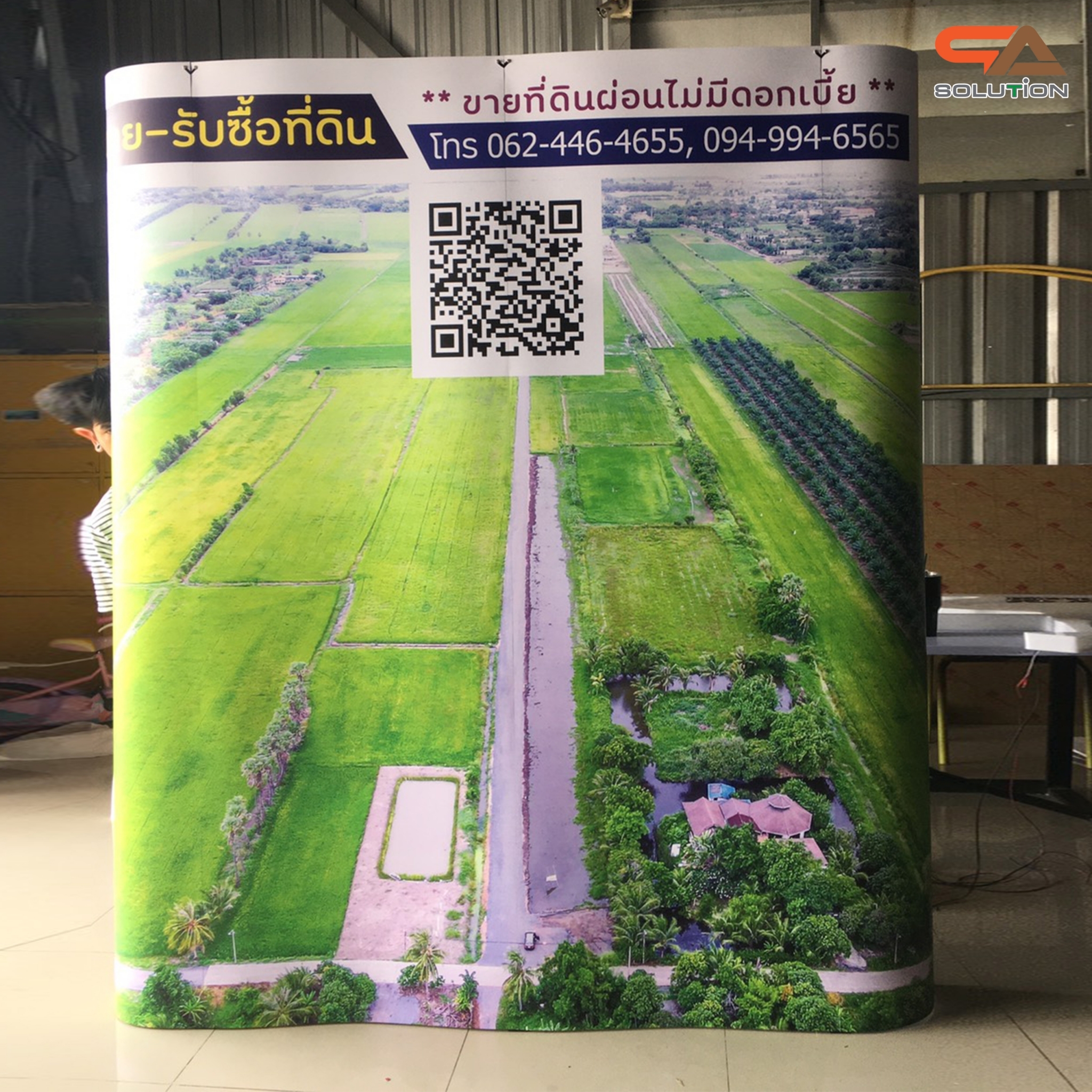 BACK DROP ฉากแบคดรอป รุ่นมน แบบตรง โครงอะลูมิเนียม ถอดประกอบได้ พร้อมงานพิมพ์ + โคมไฟ2ชุด พร้อมกระเป๋าล้อลาก 1 ใบ