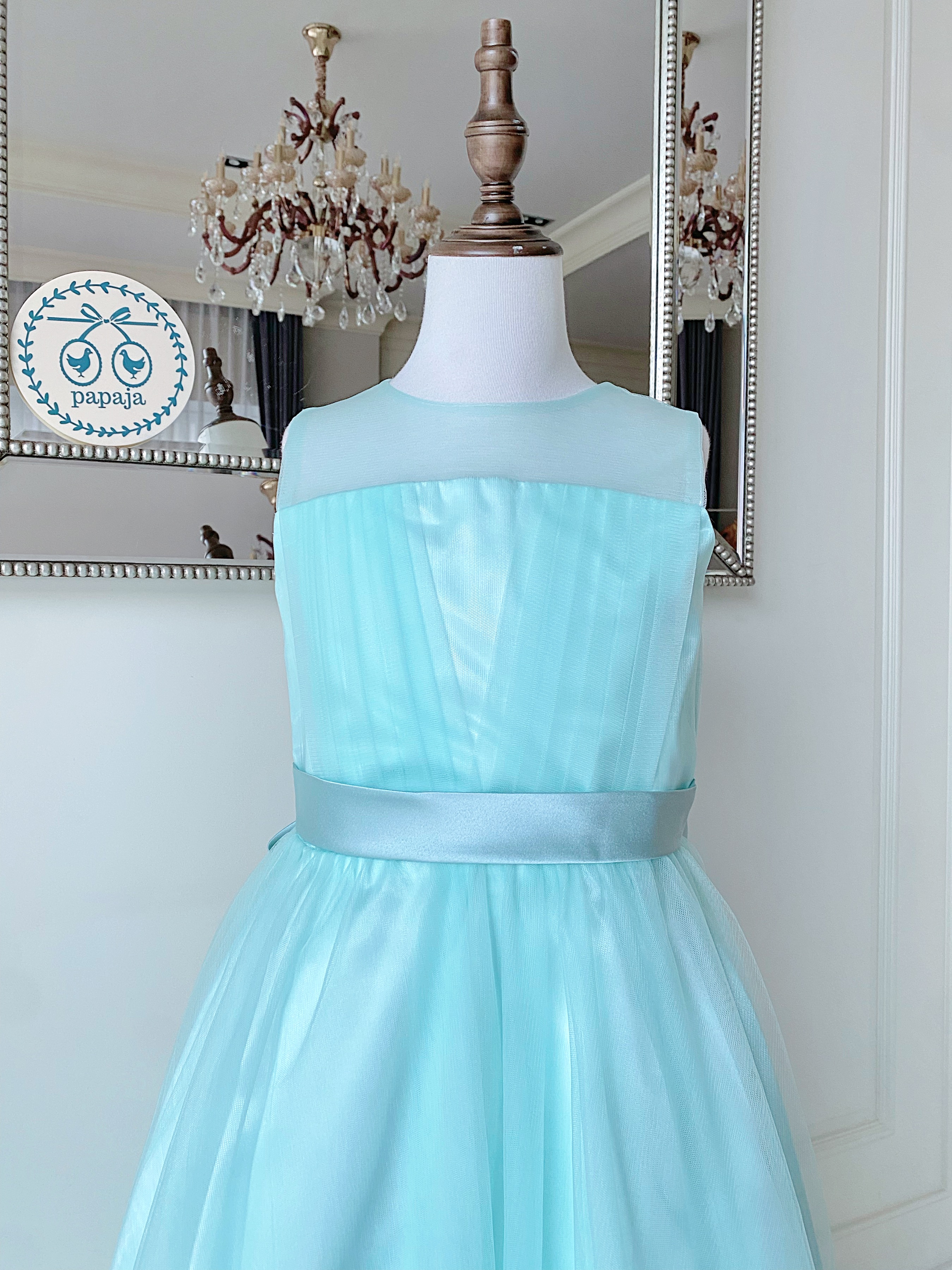 เดรสออกงานราตรียาวแขนกุดสีเขียวพาสเทล (Pastel Green) (งานไฮพรีเมี่ยม) ช่วงไหล่ซีทรู ช่วงเอวประดับผ้าซาติน