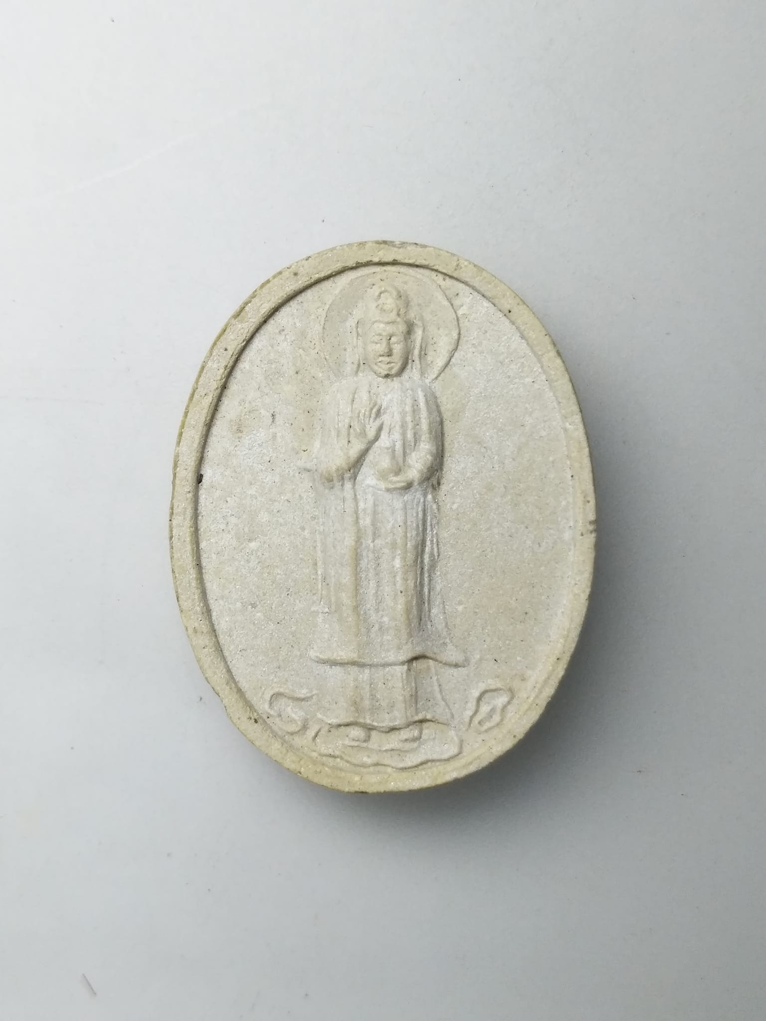 H394 เจ้าแม่กวนอิม หลวงปูโต๊ะ ฝังตะกรุดเงิน รุ่นเพชรรุ่งโรจน ์ ปี2535