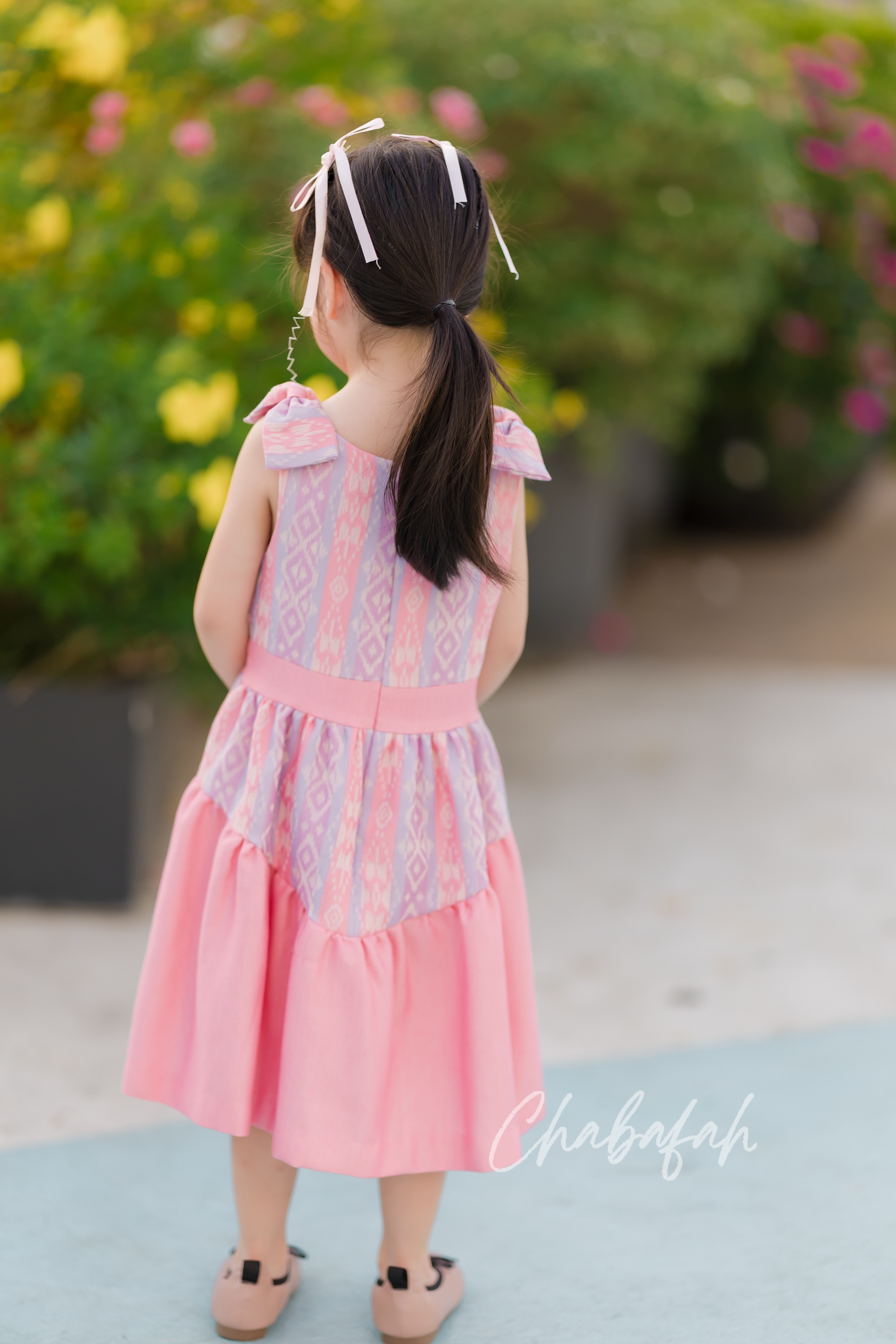 เดรสแขนกุดผ้าไทย แบรนด์ Chabafah สีชมพูหวาน