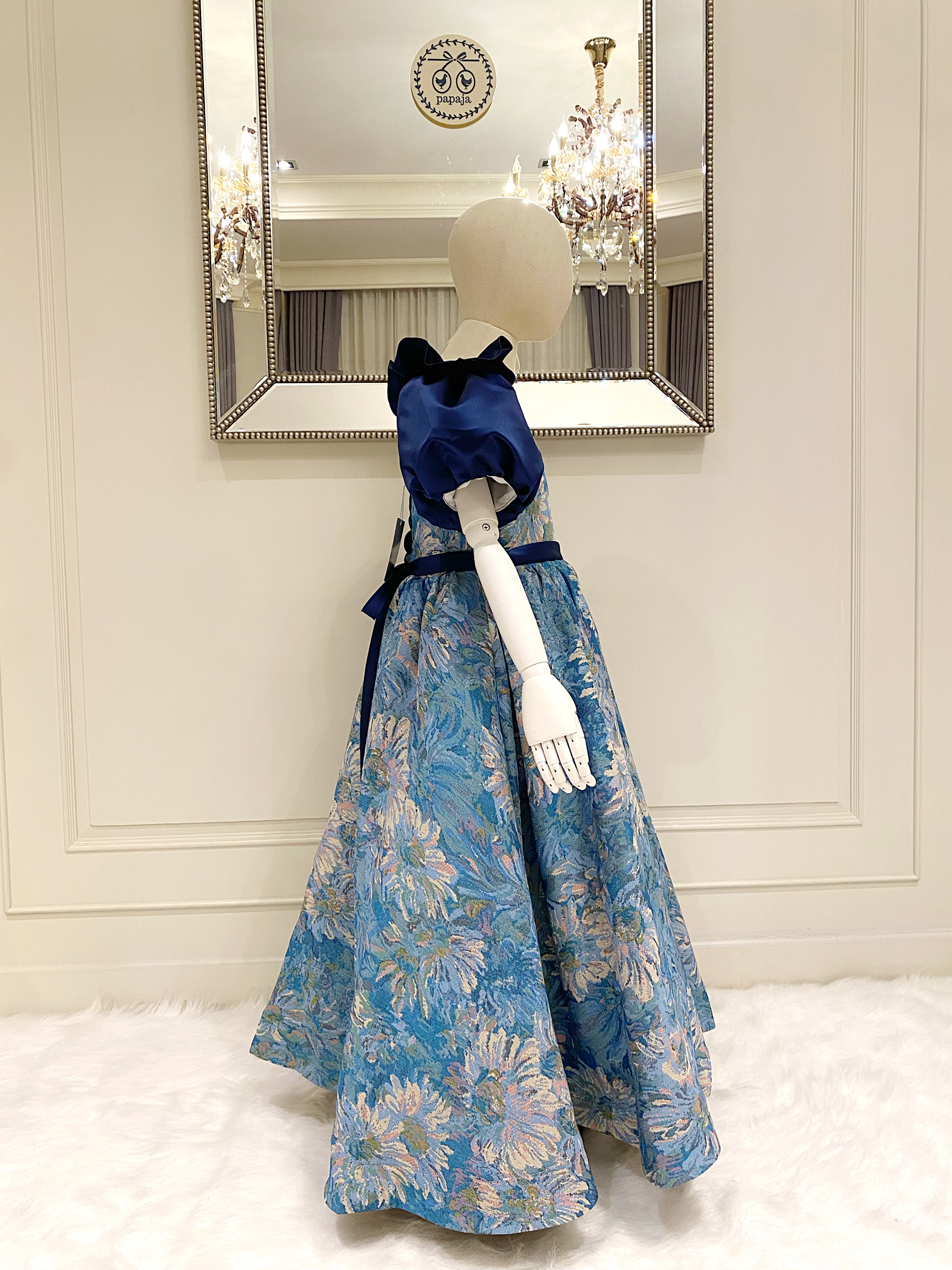 เดรสออกงานราตรียาวแขนตุ๊กตาโทนฟ้าน้ำเงิน ผ้า Jacguard ทอลายสวยสไตล์วินเทจ ใส่แล้วผู้ดี