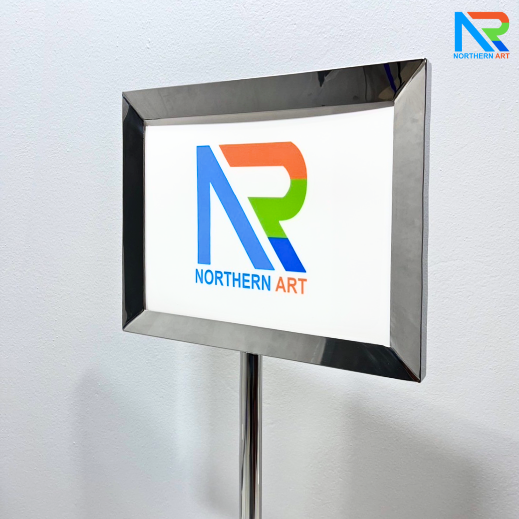 โปสเตอร์สแตนด์ สแตนเลส 304 ขนาด A4 แนวนอน ฐานกลม โชว์ภาพ2ด้าน พร้อมอะคริลิคใส 2 แผ่นประกบ