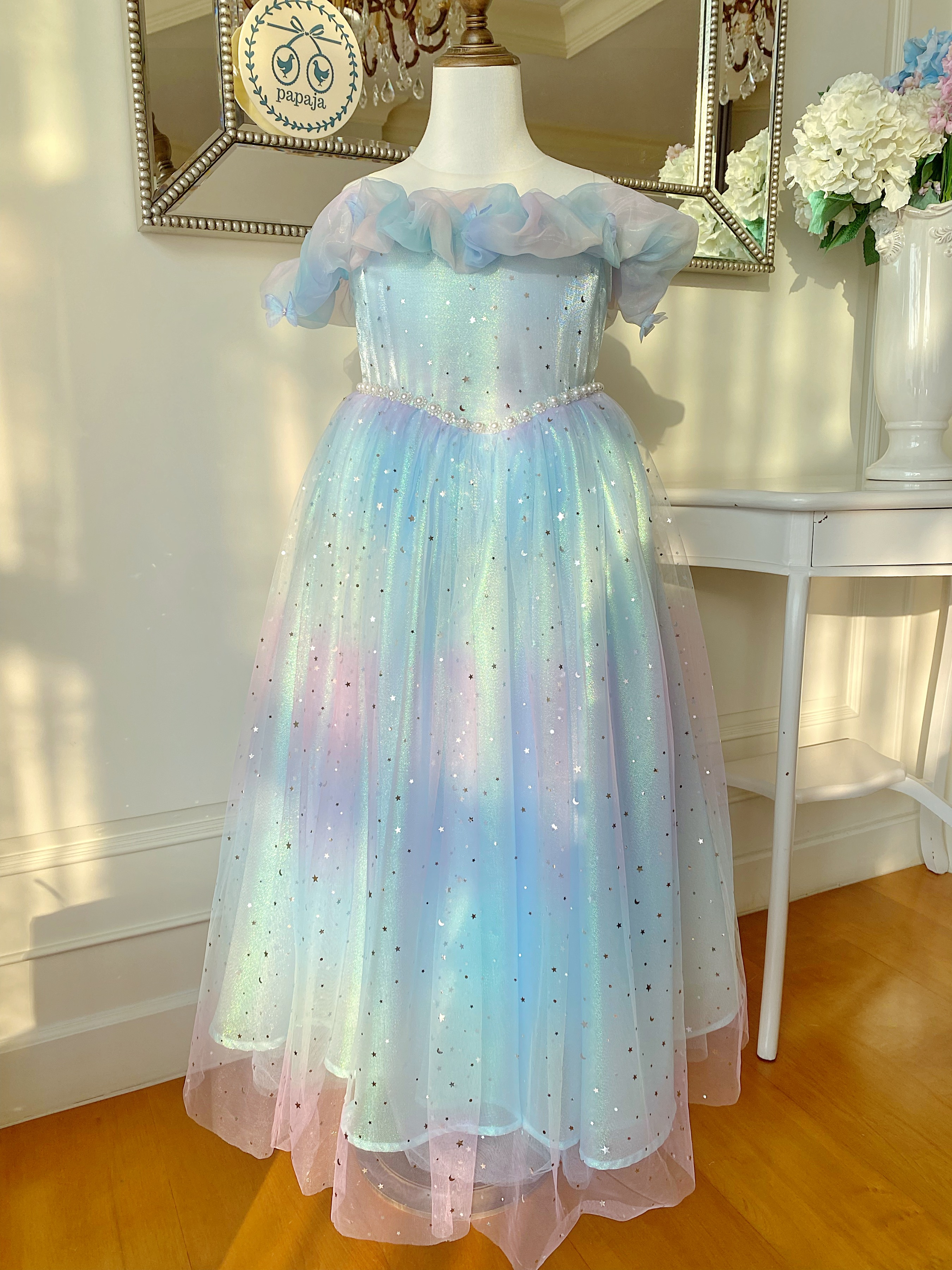 เดรสออกงานราตรียาวแขนกุด สีเรนโบว์พาสเทล ดีเทลไข่มุกที่รอบเอว