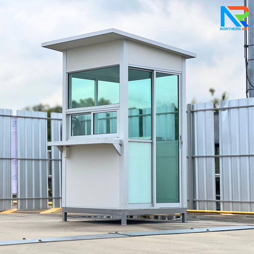 ป้อมยามสำเร็จรูป รุ่น ISOWALL ขนาด 1.20x1.20 ม.โครงสร้างเหล็ก ผนังISOWALL หนา 50 มม.กรอบประตู-หน้าต่าง อะลูมิเนียมสีเงิน