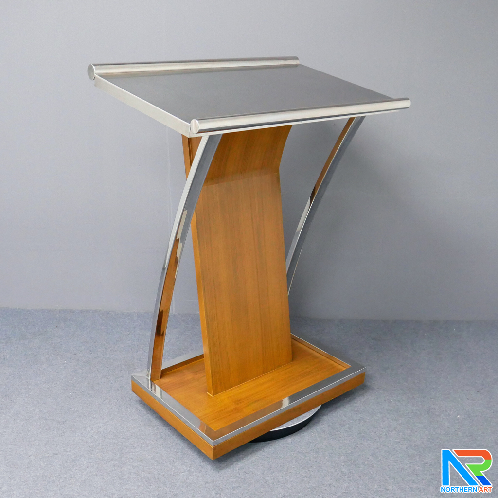 โพเดียมไม้ยืนคู่ Top หุ้มสแตนเลสยืนคู่ สีสัก ขนาด (W) 90x (L) 59 x (H) 120 cm. พร้อมตกแต่งเสาโค้งสแตนเลสเกรด304