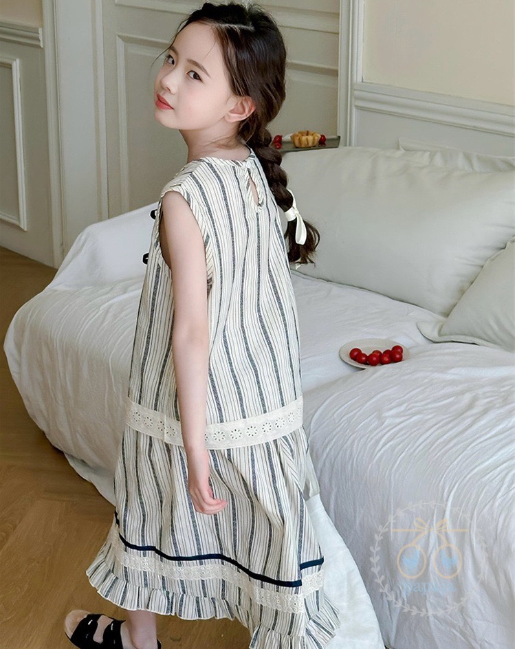 เซตเสื้อแขนกุดลายทางพร้อมกระโปรงเข้าชุด