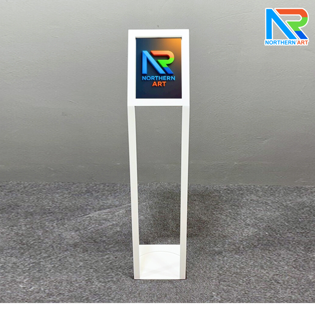 โปสเตอร์สแตนด์ตั้งพื้น รุ่นโชว์รูมรถ ขนาด A4 สอดงานพิมพ์ด้านบน วัสดุเหล็ก สีขาว มั่นคงแข็งแรง