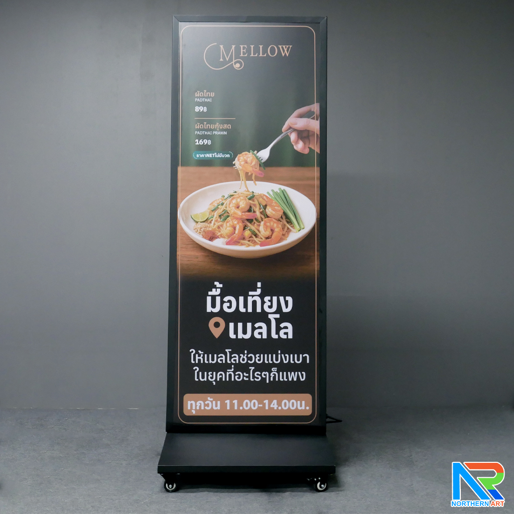 ตู้ไฟ LED ตั้งพื้น ฐานSLOPE ขนาด 60x160 ซม.โครงเหล็กพร้อมแผ่นซิงค์ สีดำ แผ่นอะคริลิค 2 แผ่น โชว์งานพิมพ์ 2 ด้าน มีล้อเลื่อน เคลื่อนย้ายสะดวก