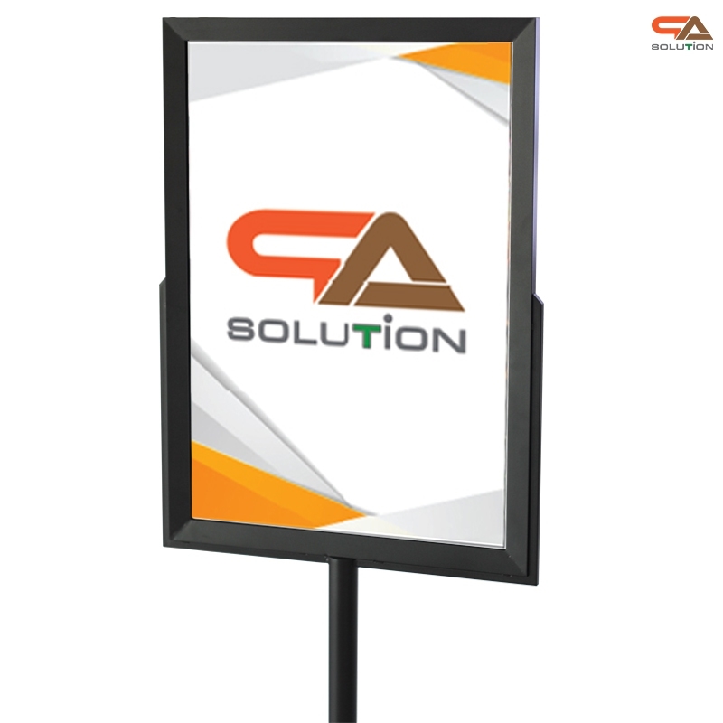 โปสเตอร์สแตนด์เหล็ก เสาเดี่ยว ขนาด (W)50 x (L)70 x (H)160 cm. ฐานกลม อะคริลิคใส 2 มม. 2 แผ่นประกบ โชว์ภาพ2ด้าน