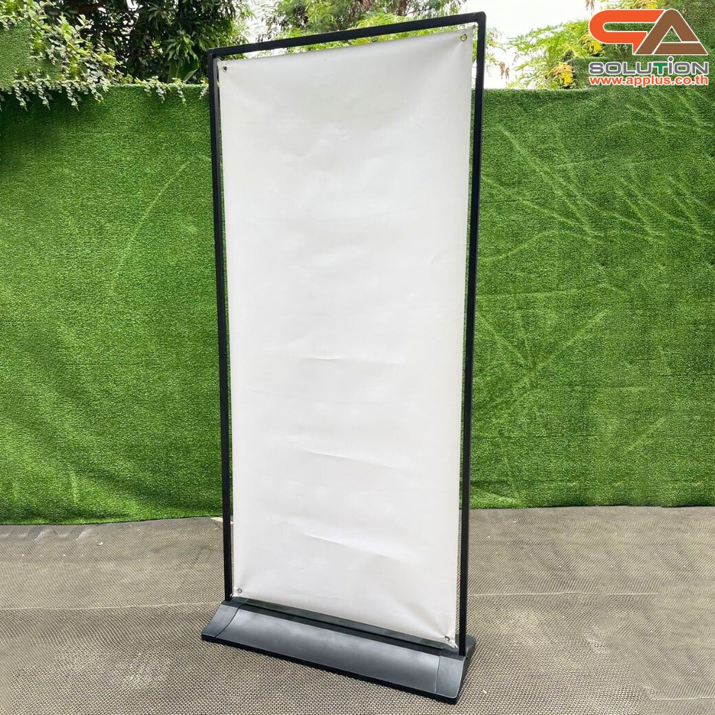 ป้ายตั้งพื้น รุ่นแขวน ฐานพลาสติกขึ้นรูป ขนาด 80x180 ซม. โครงเหล็กสีดำพร้อมขอแขวน 4 มุม ถอดประกอบได้ เคลื่อนย้ายสะดวก