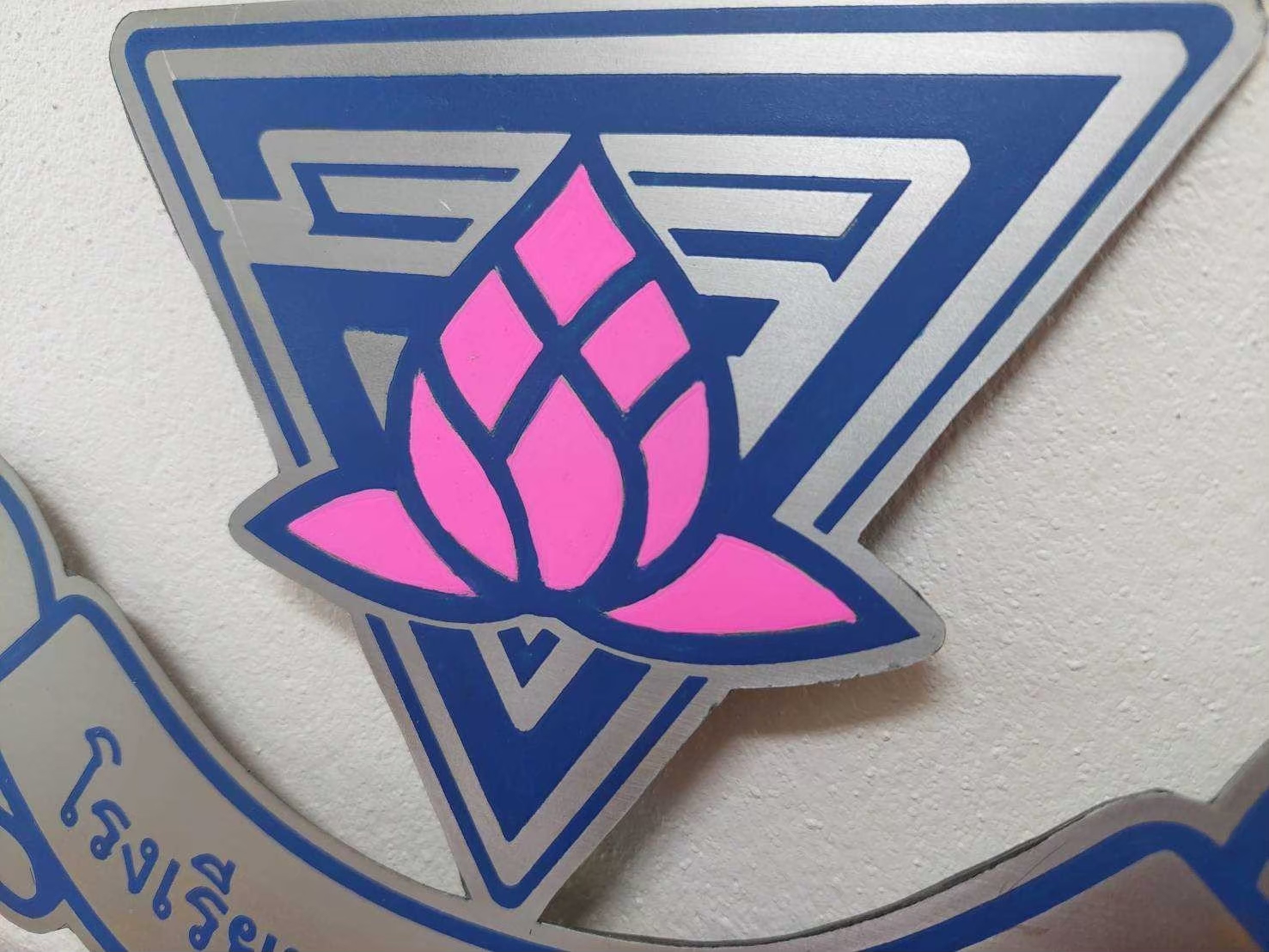 โลโก้โพเดียม โลโก้กัดกรด โลโก้หน่วยงาน ขนาด 20-25 ซม. กัดกรดสแตนเลสหนา 0.8 mm. สั่งผลิตตามแบบ