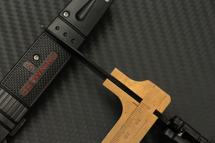 มีดพับ BROWNING Stainless Steel รุ่น D028 ใบมีดปลายแหลมรมดำ