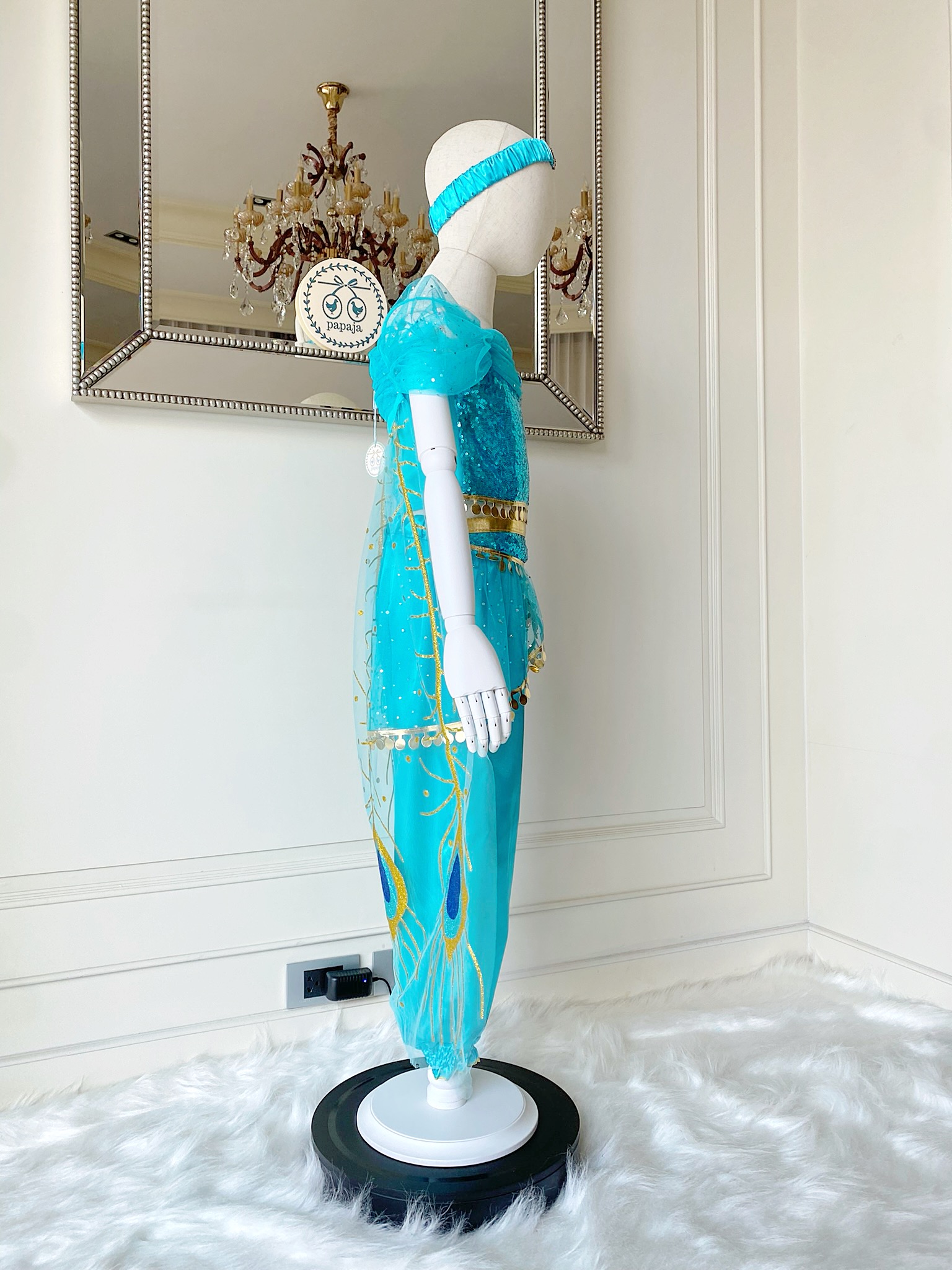 ชุดเจ้าหญิงจัสมิน (Jasmine) รุ่นตัวเสื้อปักเลื่อมทั้งตัวพร้อมผ้าคลุมไหล่และที่คาดผม