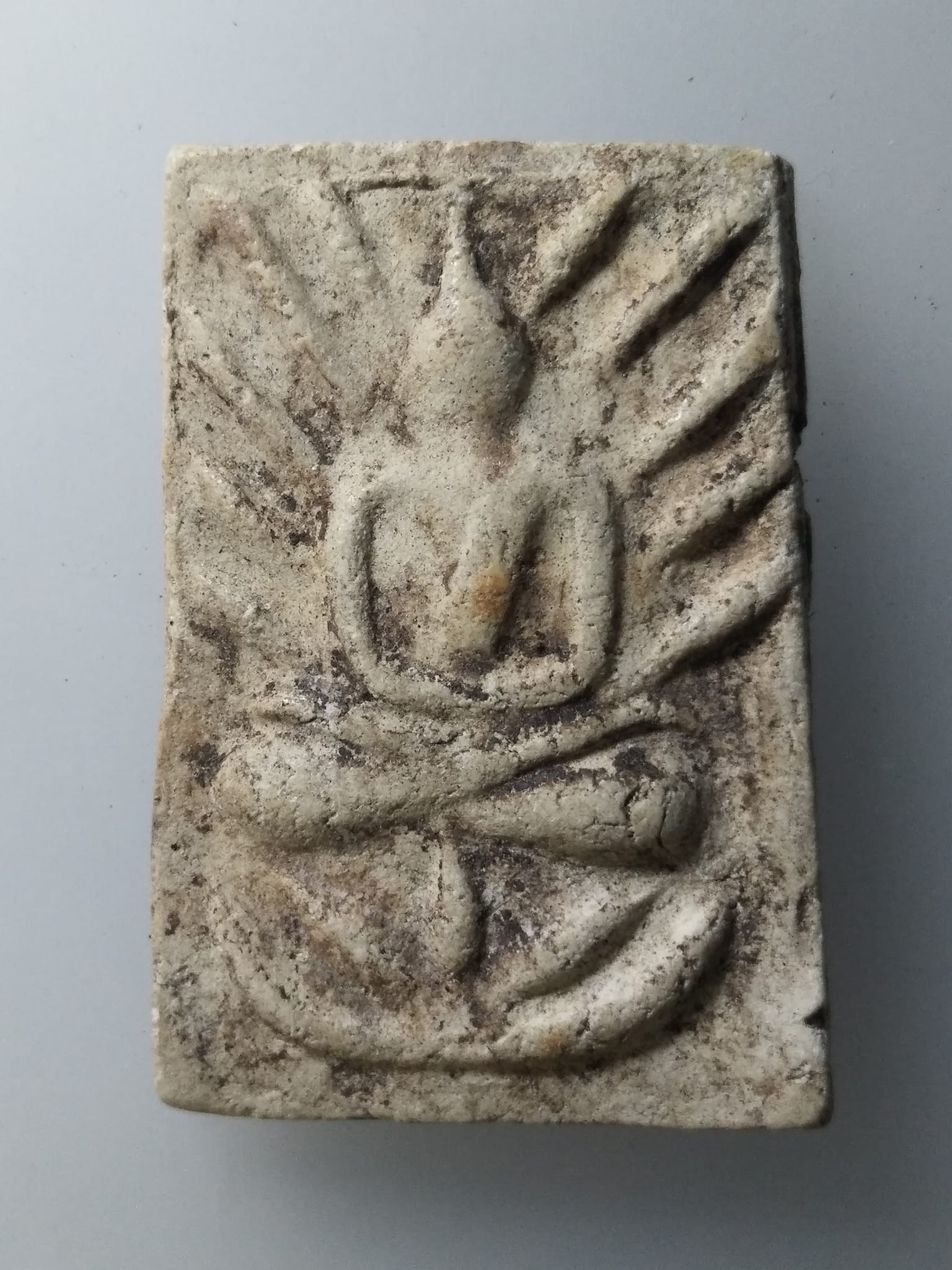 H355 พระเนื้อผงพิมพ์ขุดสระใหญ่ หลวงปู่เผือก วัดกิ่งแก้ว เนื้อจัด