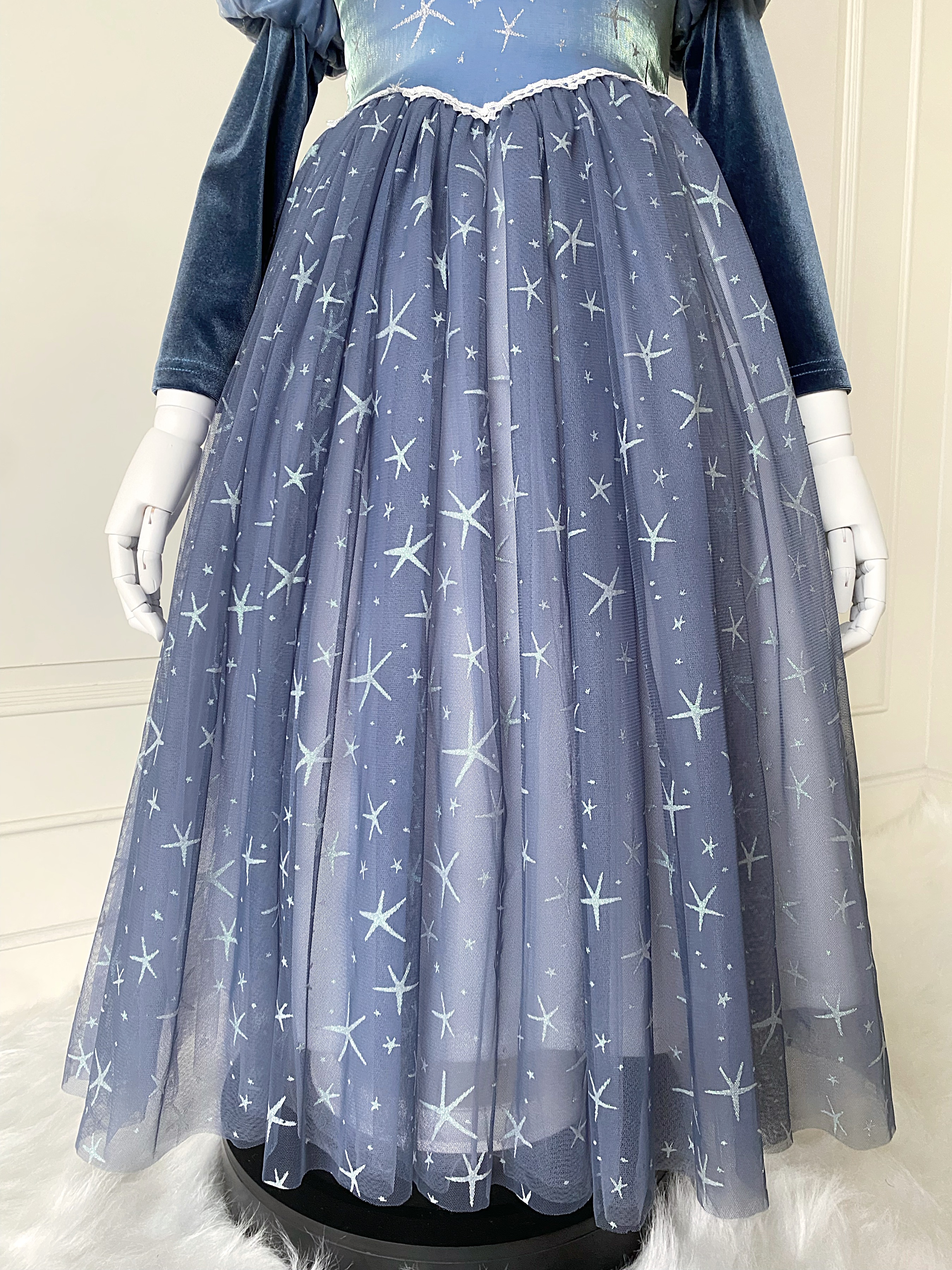 ชุดเจ้าหญิงเอลซ่า รุ่นบุขนฟรีซกันหนาว ปกคอบัวแขนยาวกำมะหยี่ สีคลาสสิคละมุนผู้ดีมากๆ ไม่รวมผ้าคลุม