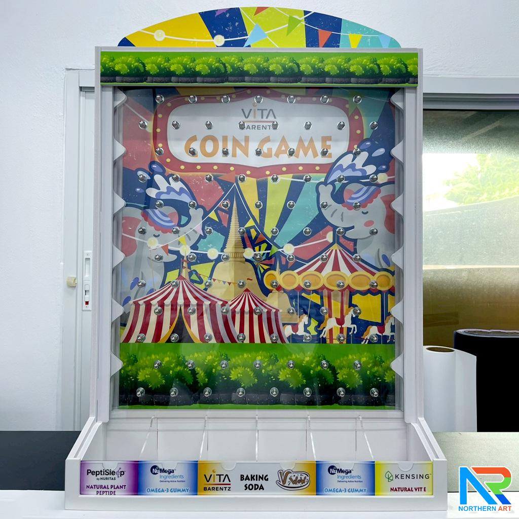 เกมส์หย่อนเหรียญตั้งโต๊ะ ขนาด (W)50 X (D)20 X (H)75 cm. พร้อมเหรียญพลาสติกคละสี 10 เหรียญ