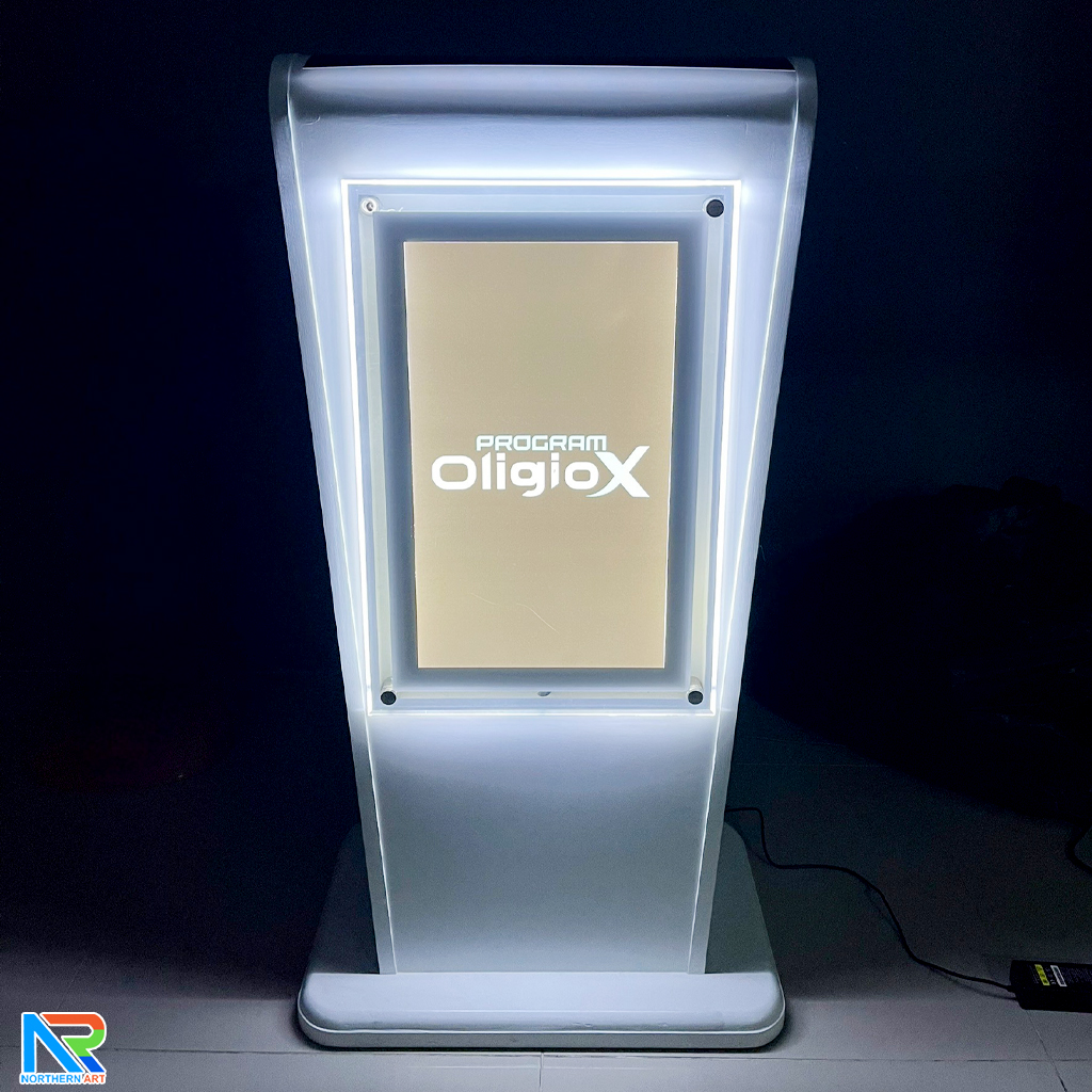 โพเดียมไม้ LED สีขาว ขนาด (W)55 x (L)45 x (H)112 cm. พร้อม LED CRYSTAL FRAME ด้านหน้า