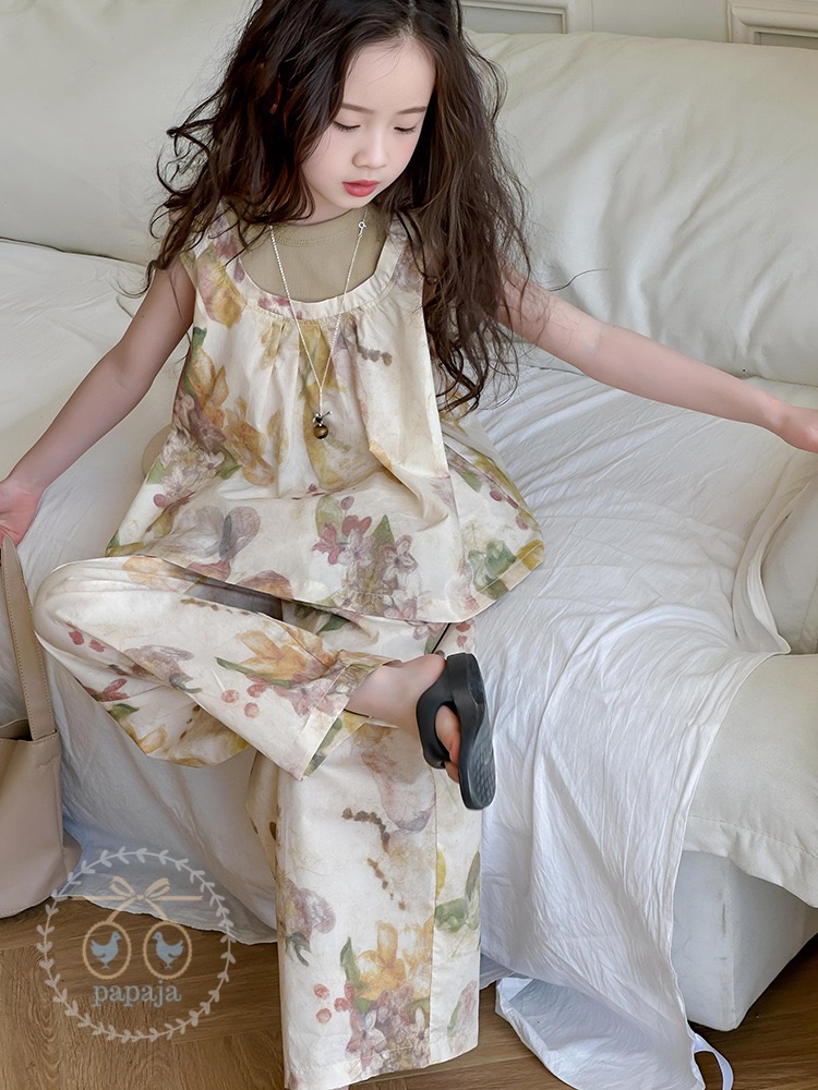 เซตเสื้อแขนกุดผ้าพิมพ์ลายโทนสีเบจพร้อมกางเกงขายาว