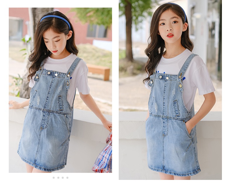 เซตเอี๊ยมยีนส์ทรงคลาสสิคพร้อมเสื้อยืดแขนสั้นสีขาว