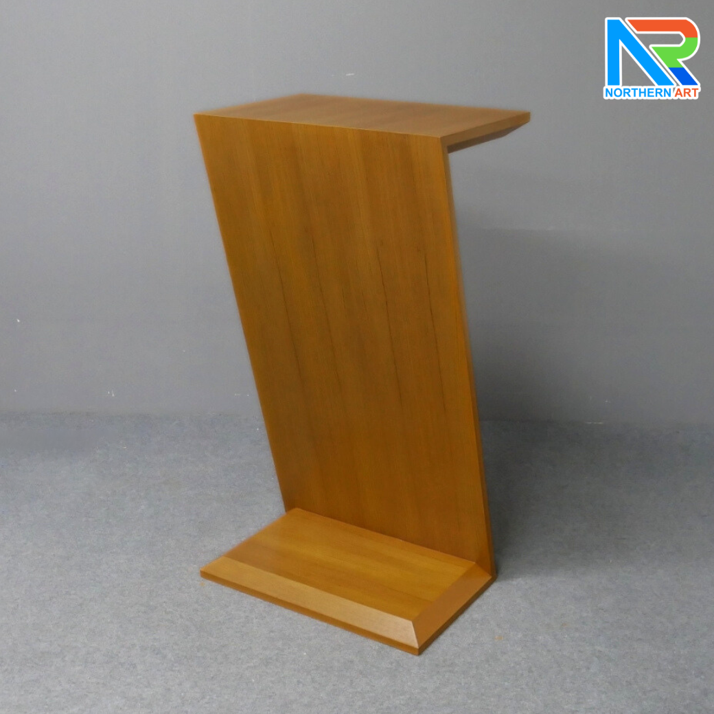 โพเดียมไม้ สีสัก ทรง Z ขนาด (W)60 x (L)40 x (H)110 ซม. แข็งแรง ทรงสวย เหมาะสำหรับการนำเสนอทุกโอกาส