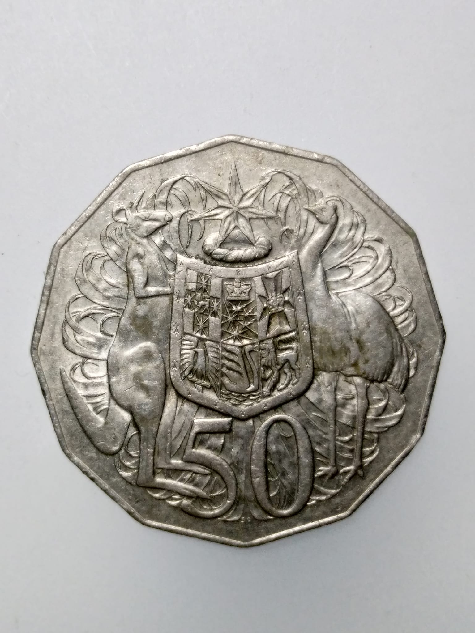 E071 เหรียญ 50 ออสเตรเลีย ปี1978 ด้านหน้า Queen Elizabeth II ด้านหลัง จิงโจ้ สัตว์ประจำชาติออสเตรเลีย (50c)