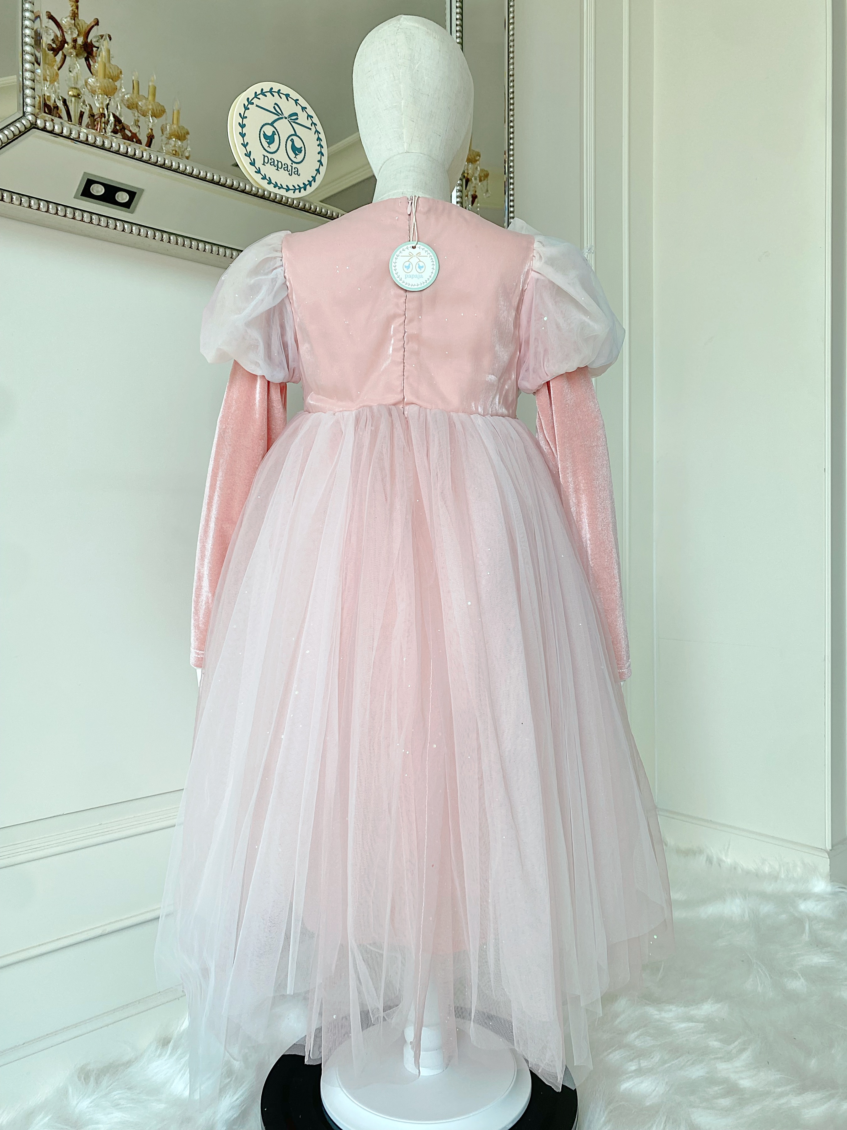 ชุดเจ้าหญิงออโรร่า ประดับโบว์กลางอก ปักไข่มุกและเพชร