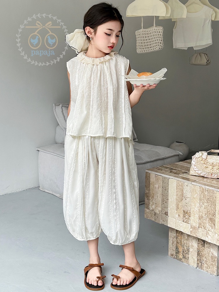 เซตเสื้อแขนกุดสีขาวครีมพร้อมกางเกงทรงฮาเล็ม