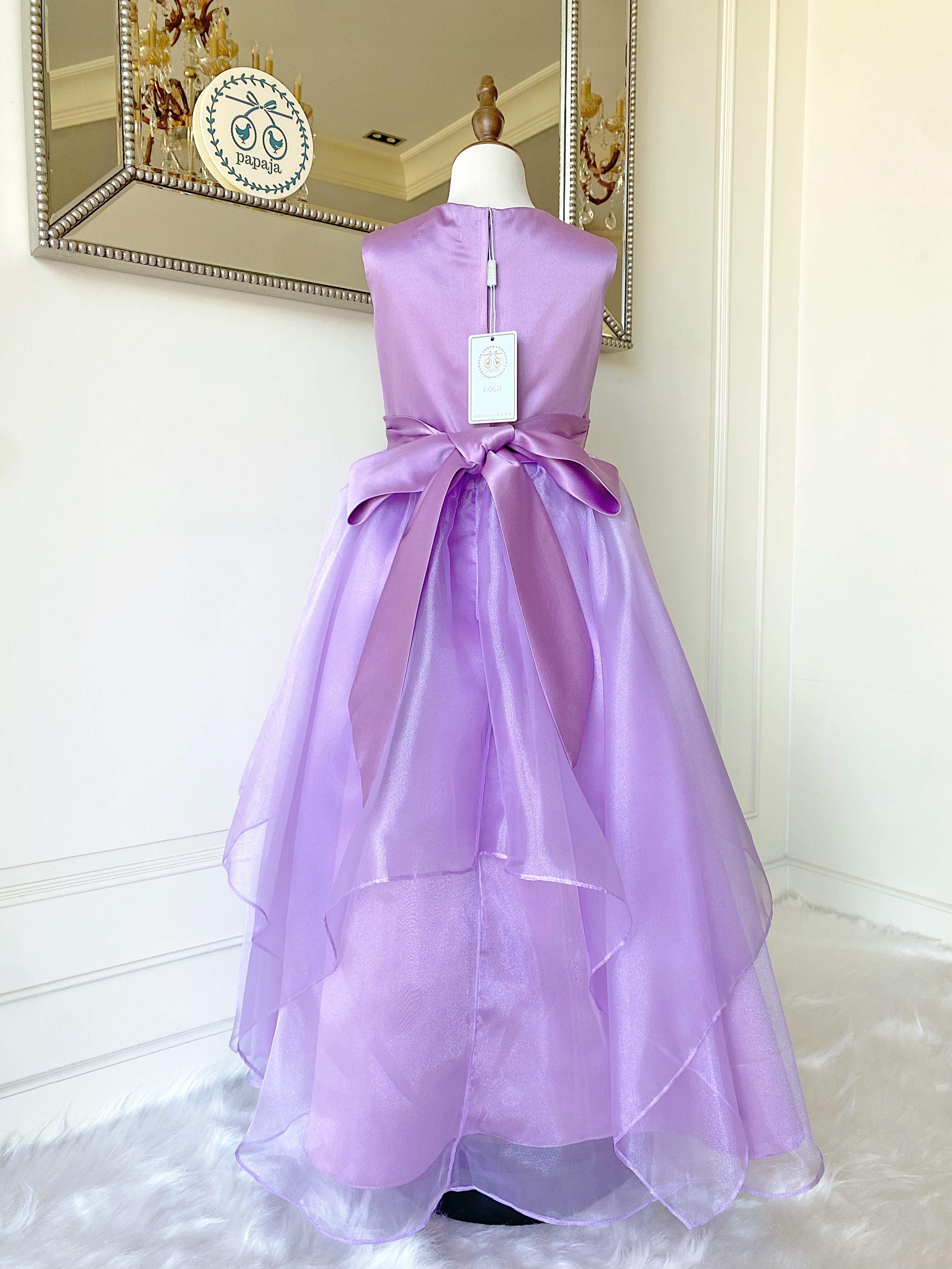 เดรสออกงานราตรียาวแขนกุด สีม่วงโทนมาเจนต้าสดใส (งานไฮพรีเมี่ยม) ดีเทลลายปักเพชรหนามเตยรูปริบบิ้นที่ช่วงเอว