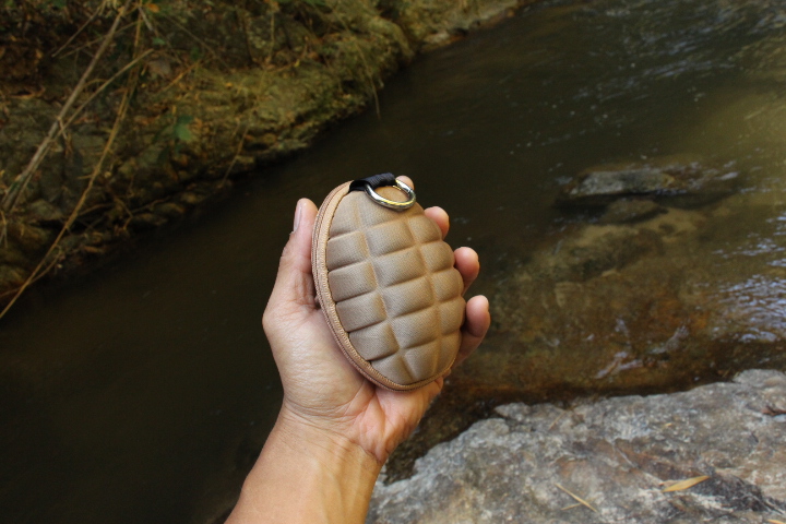 กระเป๋าลูกระเบิดสีน้ำตาล กระเป๋ากุญแจระเบิด กระเป๋าห้อยเอว พวงกุญแจระเบิด กระเป๋าพกพา กระเป๋าเอนกประสงค์ สำเนา