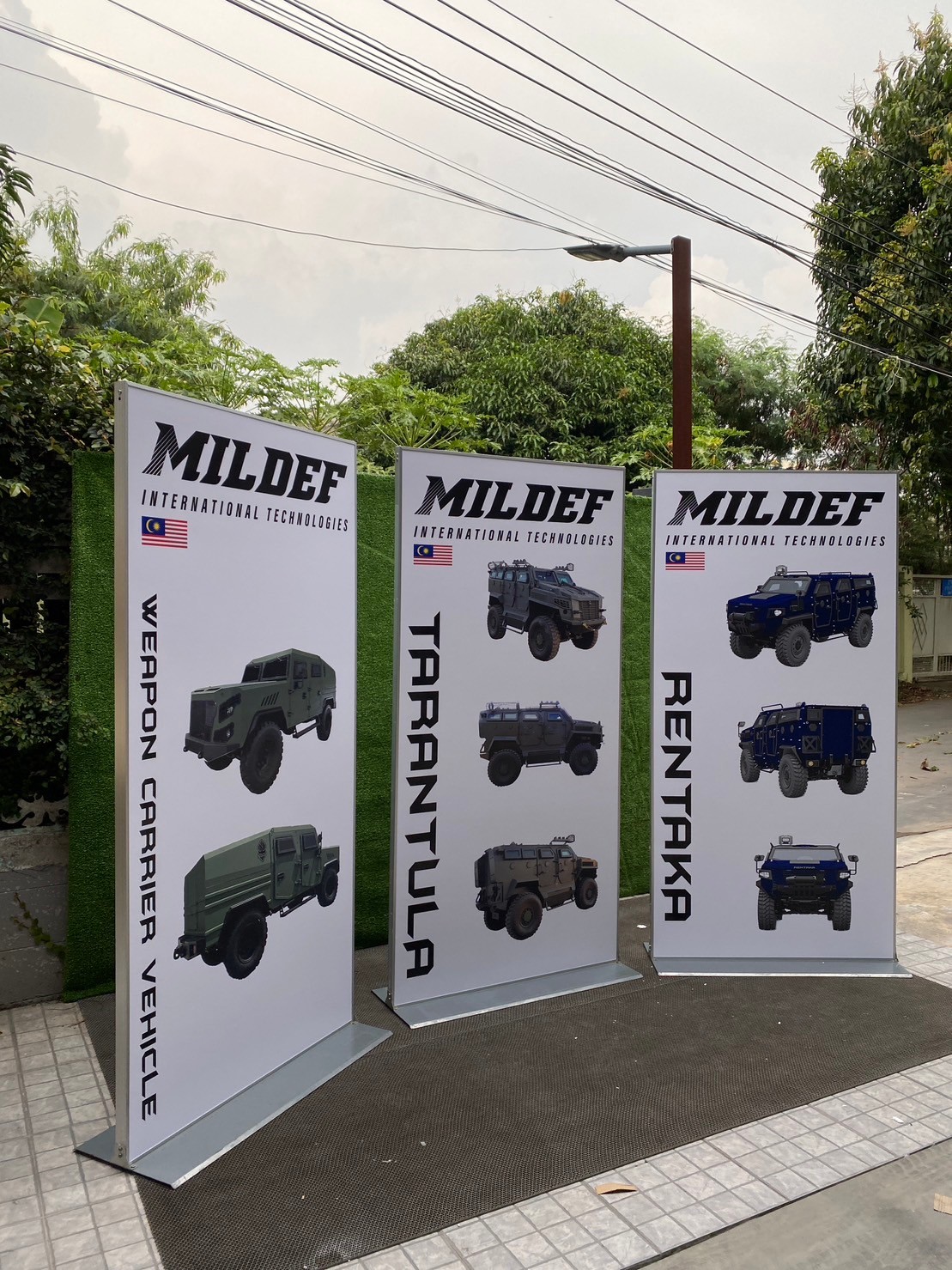 เช่าบอร์ดนิทรรศการ เช่าป้ายประชาสัมพันธ์ ขนาด 100x200 cm.โชว์งานพิมพ์ 2 ด้าน แข็งแรง มั่งคง พร้อมติดตั้งหน้างาน