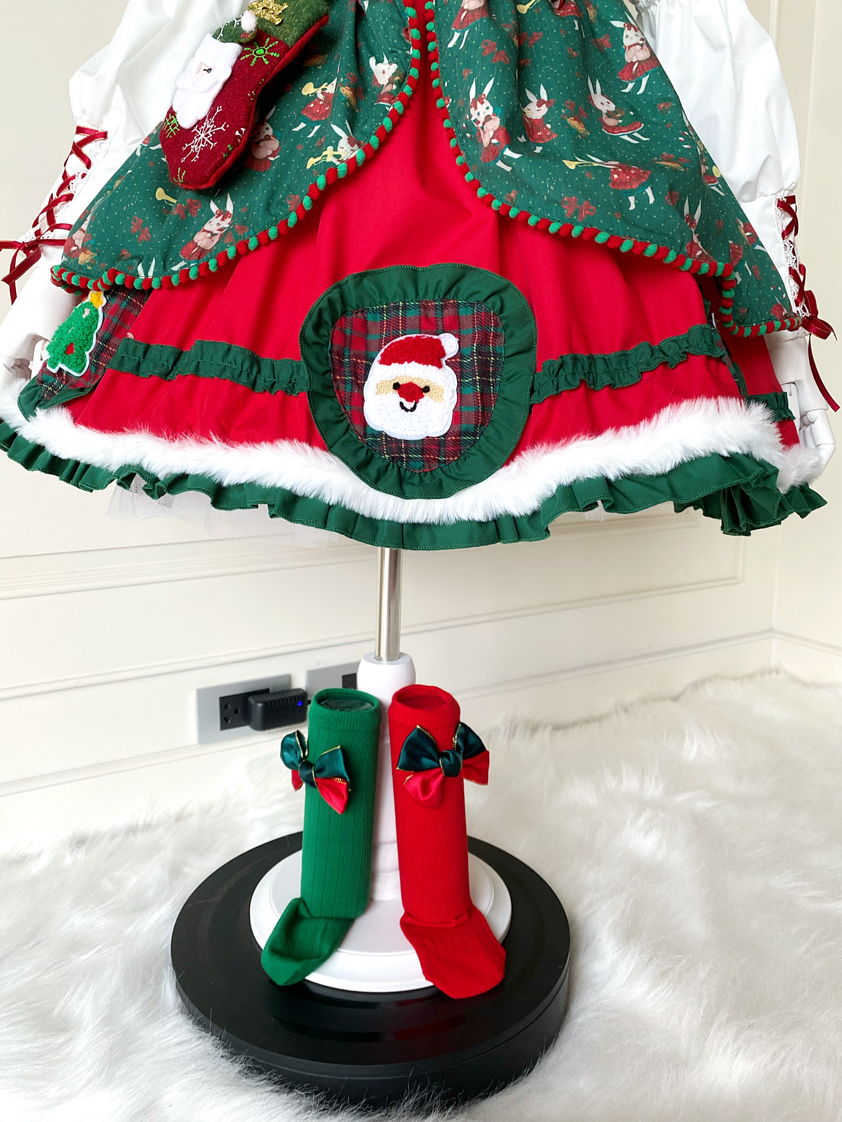 (เซต 4 ชิ้น) เซตเดรสคริสต์มาสงานพรีเมี่ยม ธีมต้น X'mas สีเขียวแดง (เดรส+เสื้อแขนยาว+หมวก+ถุงเท้า) Christmas