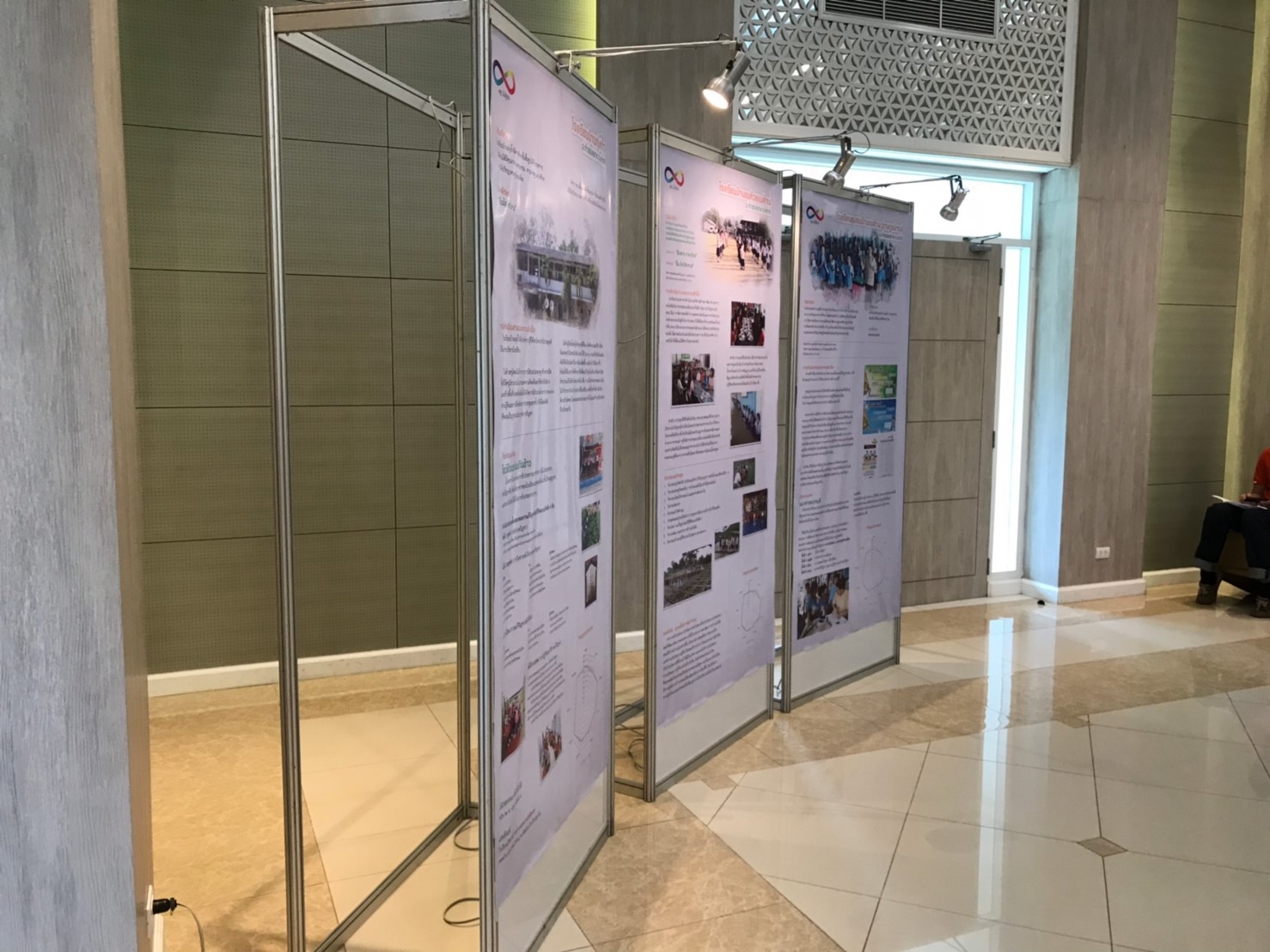 เช่าบอร์ดนิทรรศการ ไวท์บอร์ด แบบตั้งเดี่ยว ขนาด 100x200 ซม. บริการติดตั้งพร้อมรื้อถอน กทมฯและปริมณฑล