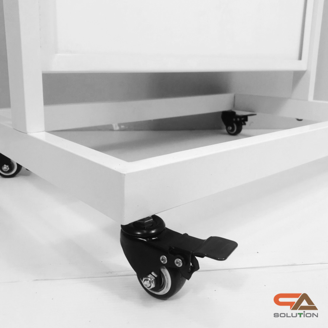 ป้ายตั้งพื้นเหล็ก กรอบคู่ สีขาว มีล้อ (W) 58 × (L) 73 x (H) 160 cm. สอดงานด้านบน โชว์ภาพ2ด้าน ถอดประกอบได้