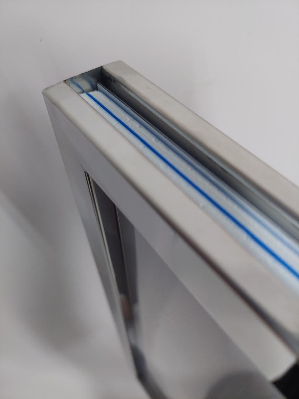 เช่าโปสเตอร์สแตนด์ สแตนเลส ขนาด A4 ฐานกลม โชว์ภาพ2ด้าน พร้อมอะคริลิคใส 2 แผ่นประกบ สอดงานพิมพ์ด้านบน