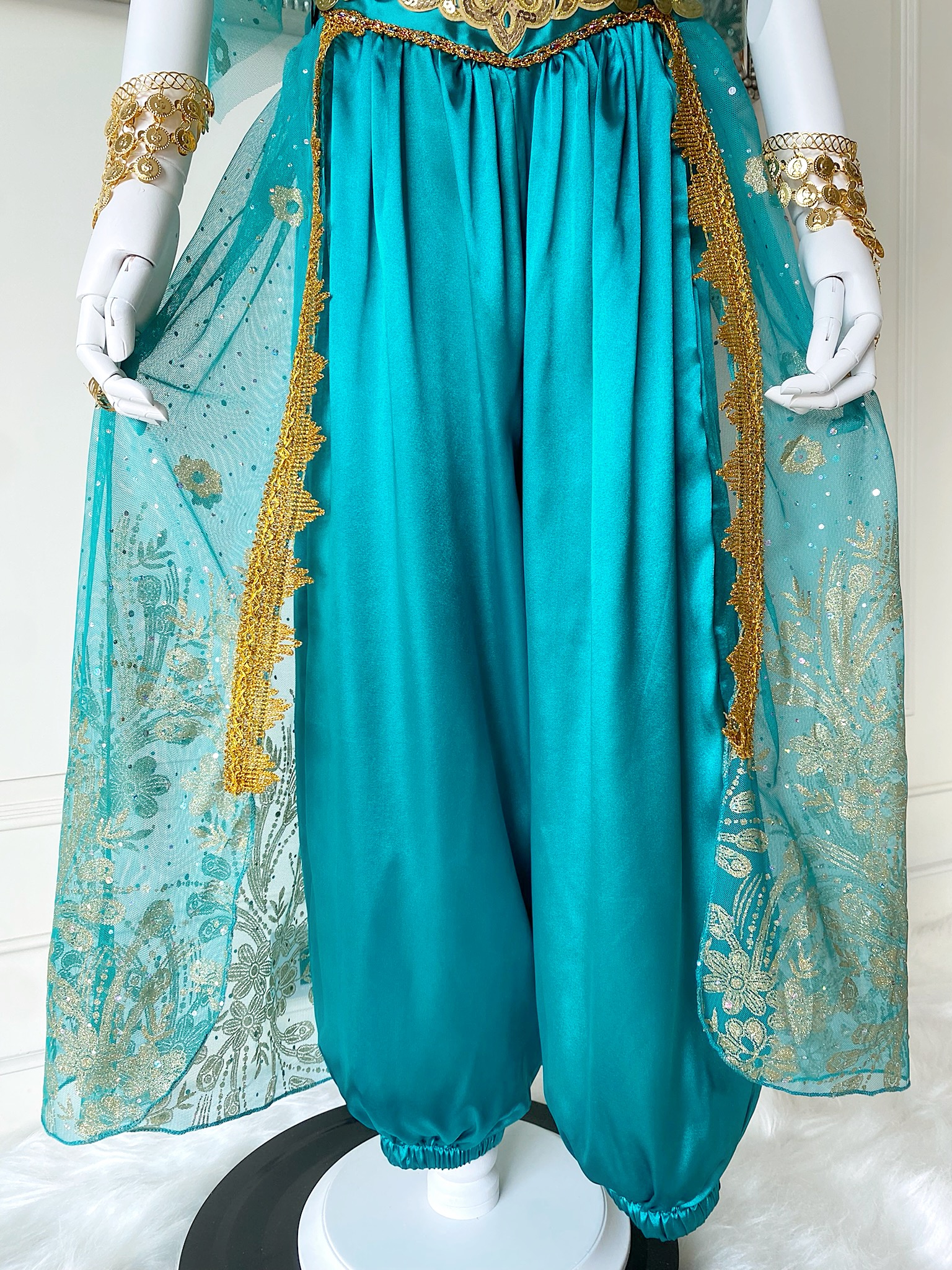 ชุดเจ้าหญิงจัสมิน (Jasmine) เซตแบบจัดเต็มเครื่องประดับแน่นๆ ครบๆ ได้ทุกอย่างตามภาพ