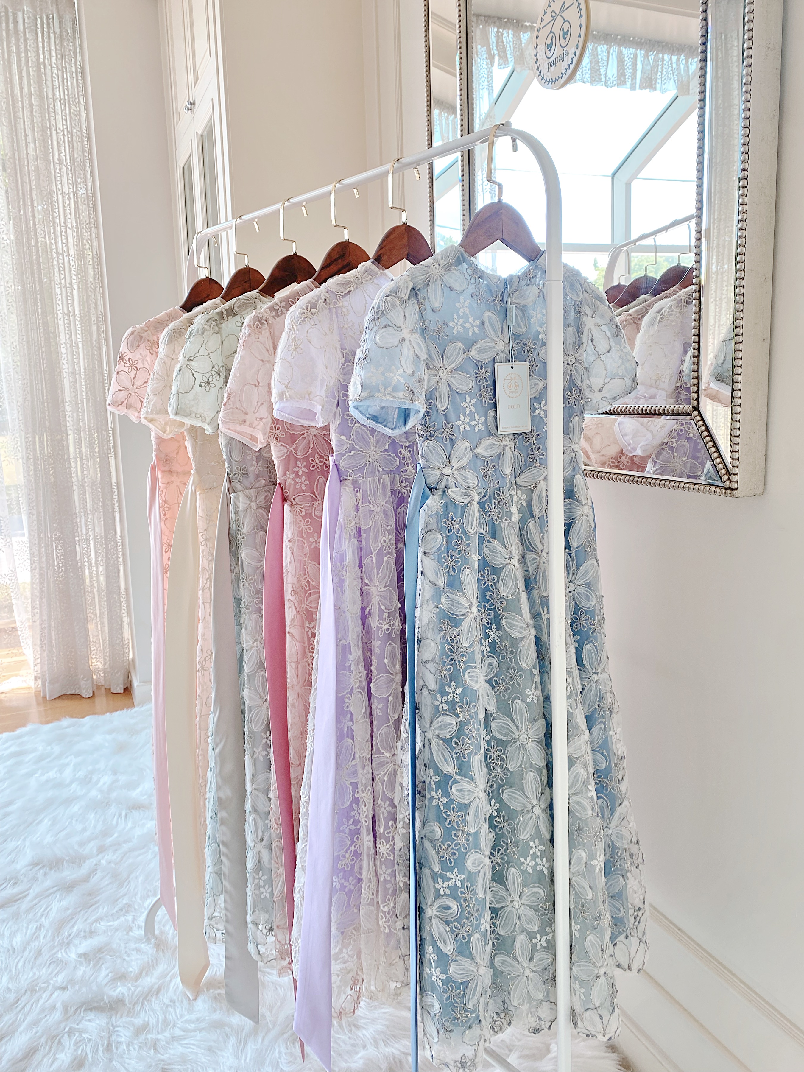 เดรสออกงานราตรียาวแขนตุ๊กตา (งานไฮพรีเมี่ยม) ผ้าลูกไม้ฉลุโทนสีชมพูอ่อน ลุคผู้ดี สวยคลาสสิค