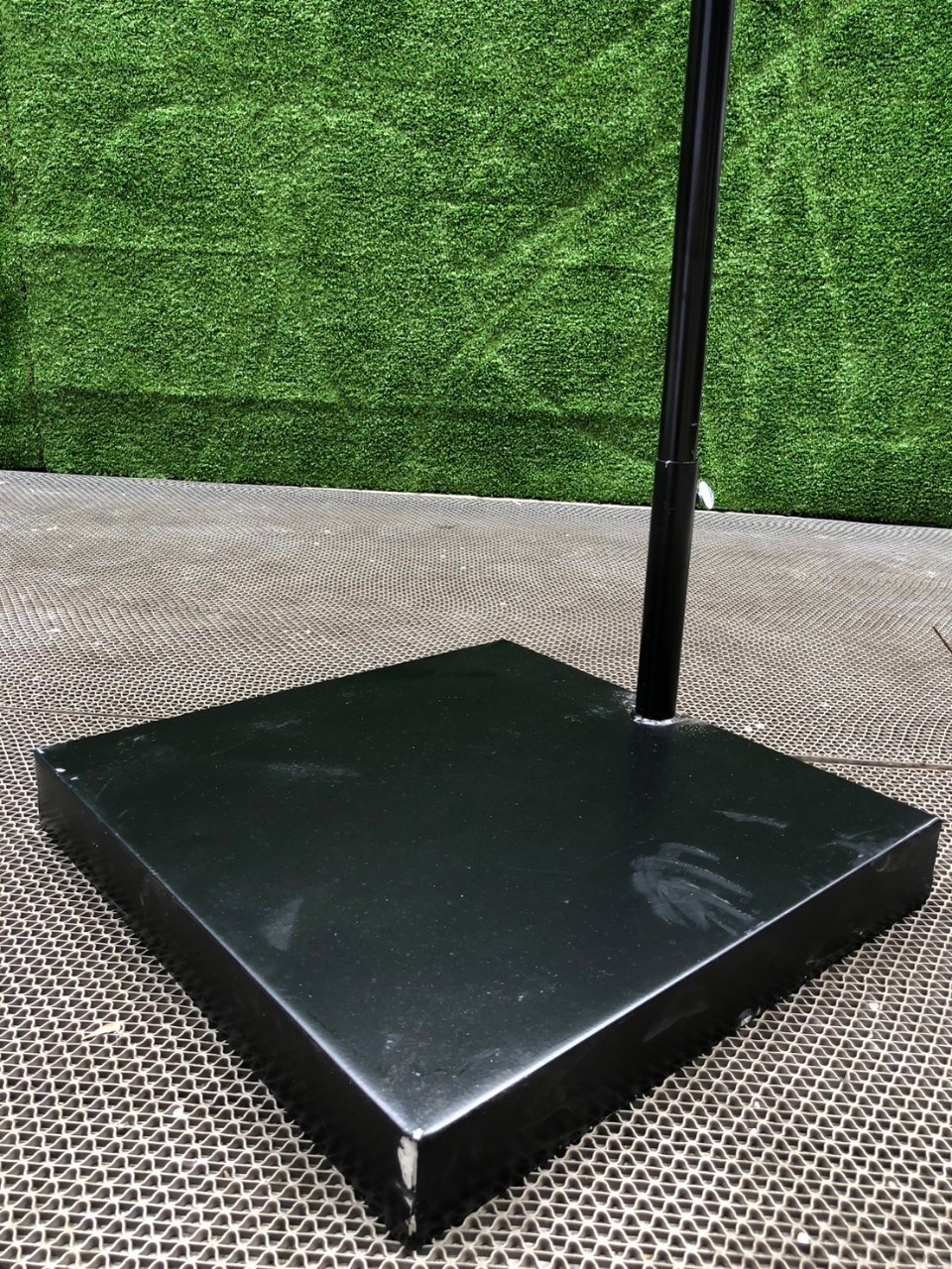 เช่าธงญี่ปุ่น ฐานปูน แขนเดี่ยว ขนาด (W)60 x (H)200 ซม. แข็งแรง มั่นคง ลมพัดไม่ล้ม แขนล่างปรับระดับได้