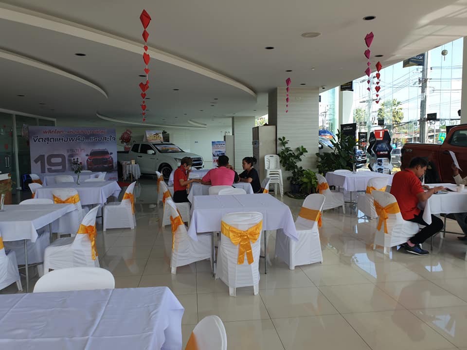 โต๊ะเหลี่่ยม1เมตร พร้อมเก้าอี้ (โต๊ะไม้) เหมาะสำหรับงานจัดเลี้ยงประเภทต่างๆ