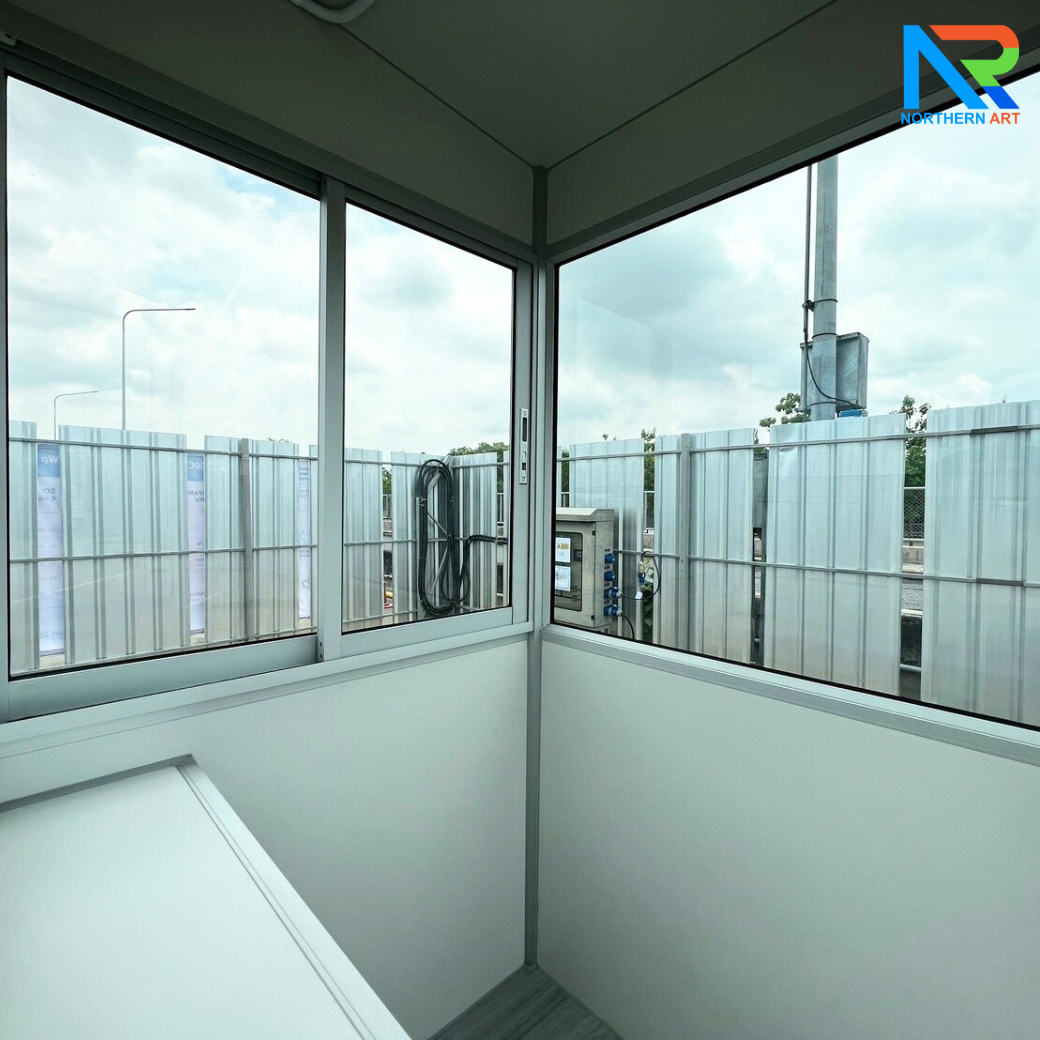 ป้อมยามสำเร็จรูป รุ่น ISOWALL ขนาด 1.20x1.20 ม.โครงสร้างเหล็ก ผนังISOWALL หนา 50 มม.กรอบประตู-หน้าต่าง อะลูมิเนียมสีเงิน