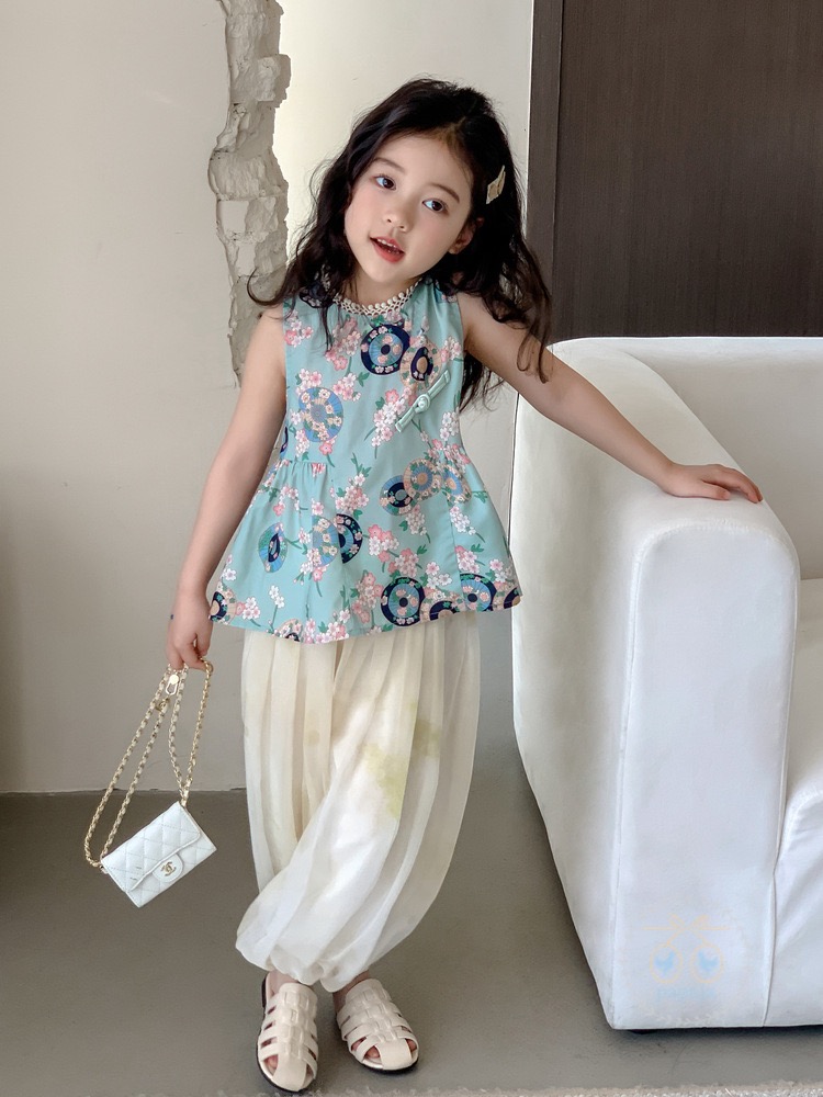 เซตเสื้อแขนกุดคอจีนผ้าพิมพ์ลายสีฟ้า พร้อมกางเกงทรงฮาเล็มสีครีม