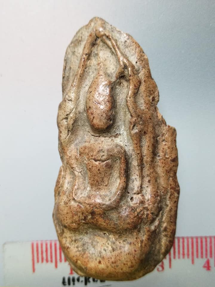 D218 พระขุนแผนไข่ผ่าซีกใหญ่